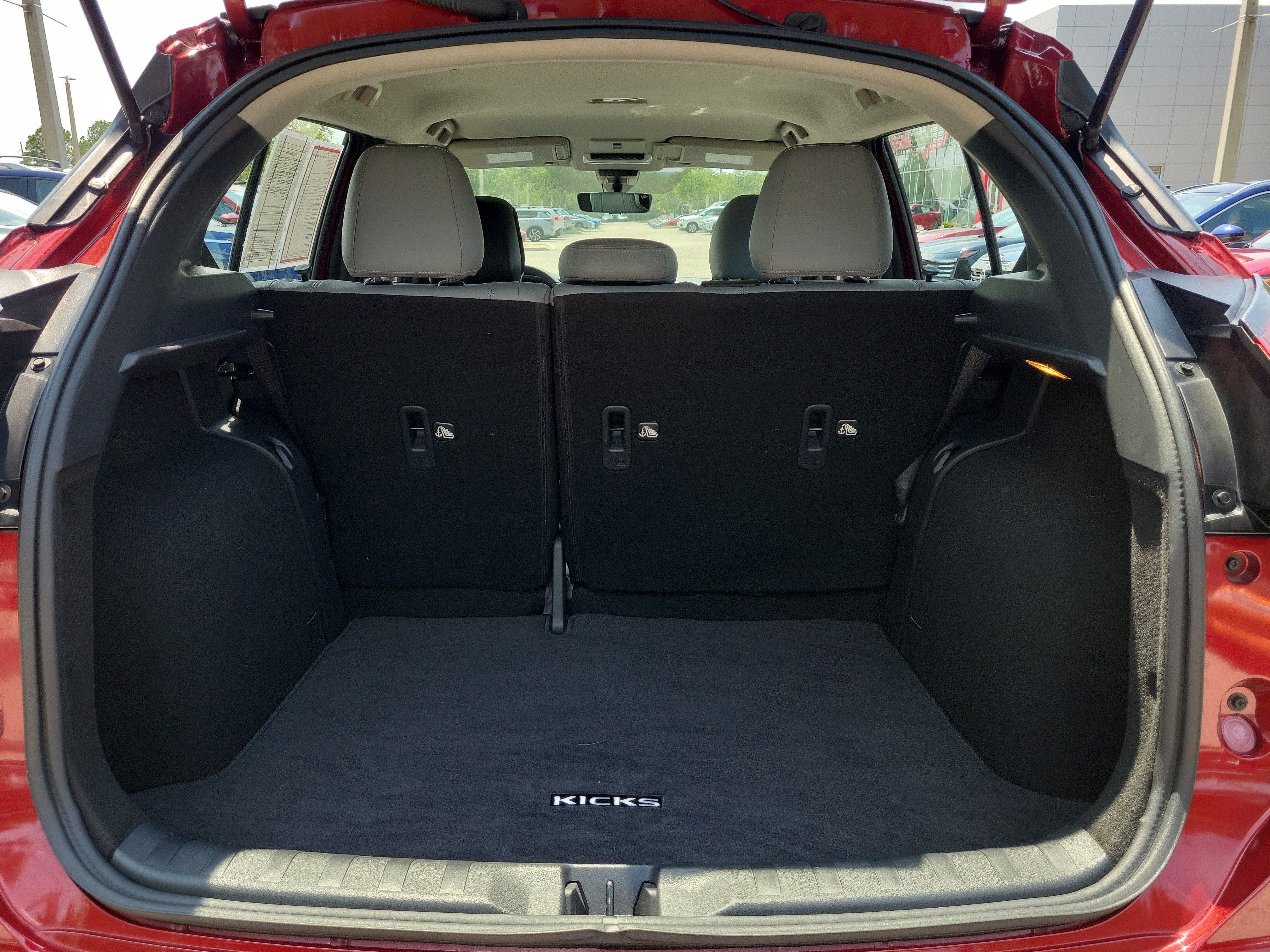 2024 Nissan Kicks SR