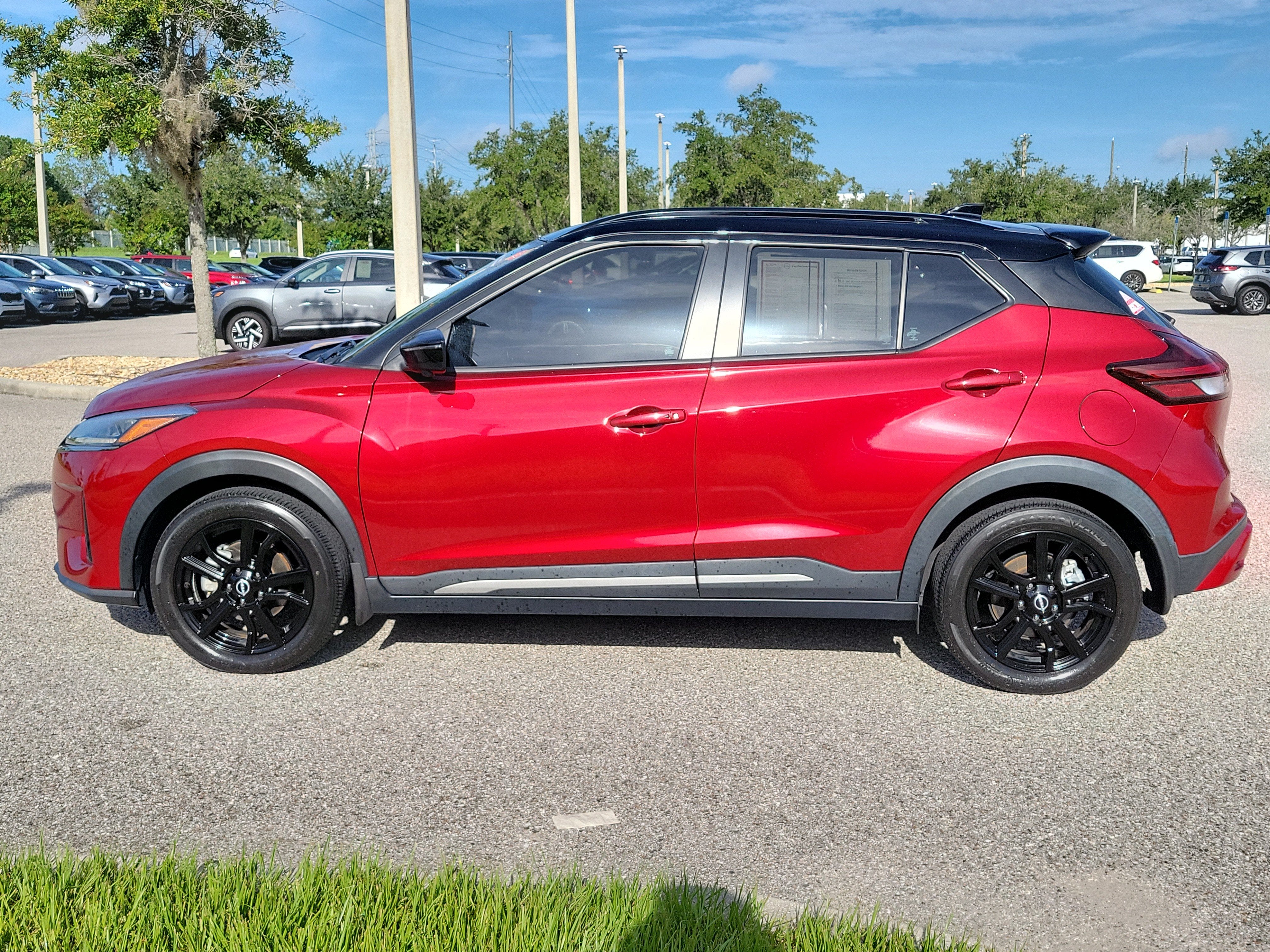 2023 Nissan Kicks SR