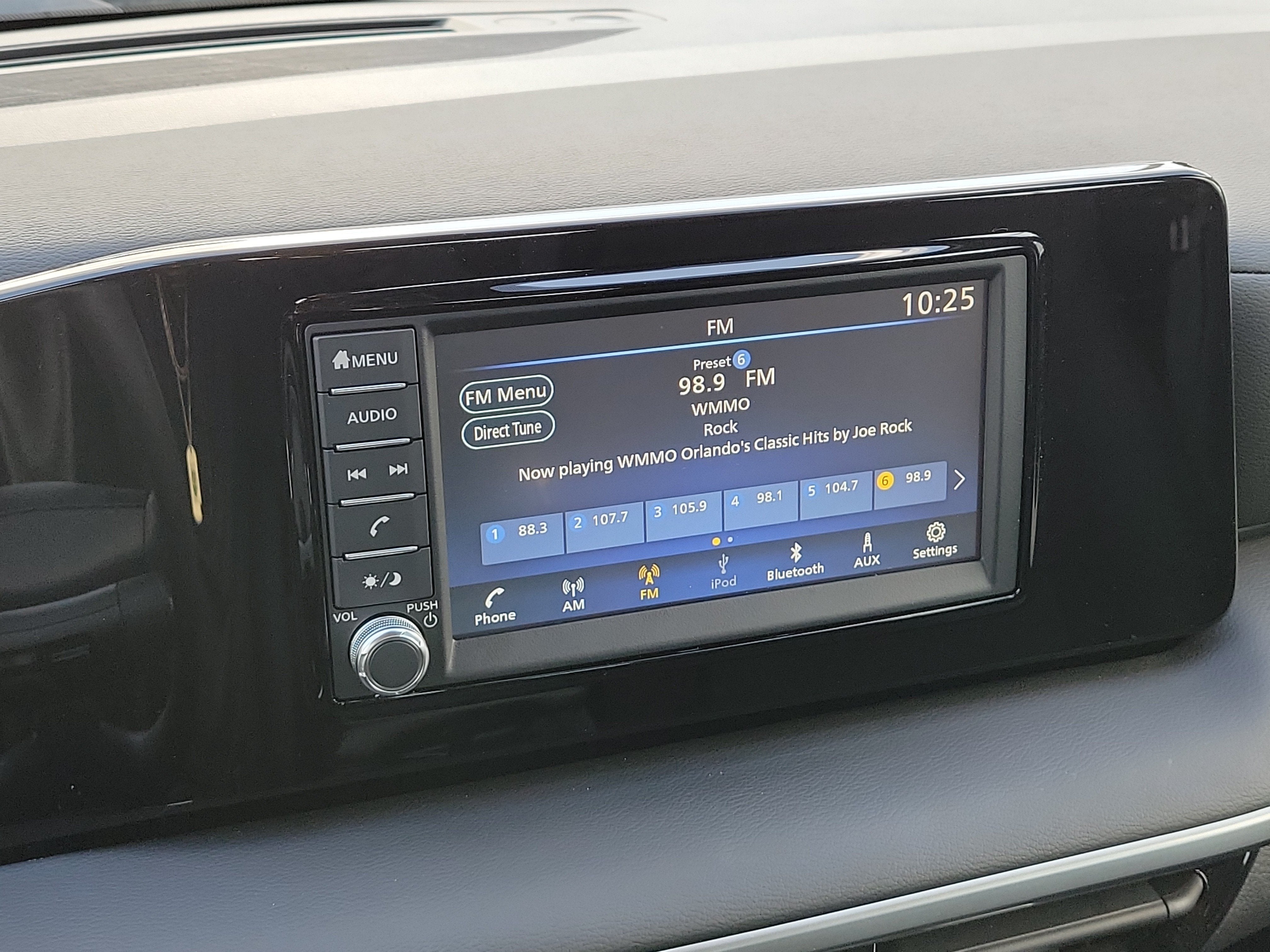 2025 Nissan Kicks S