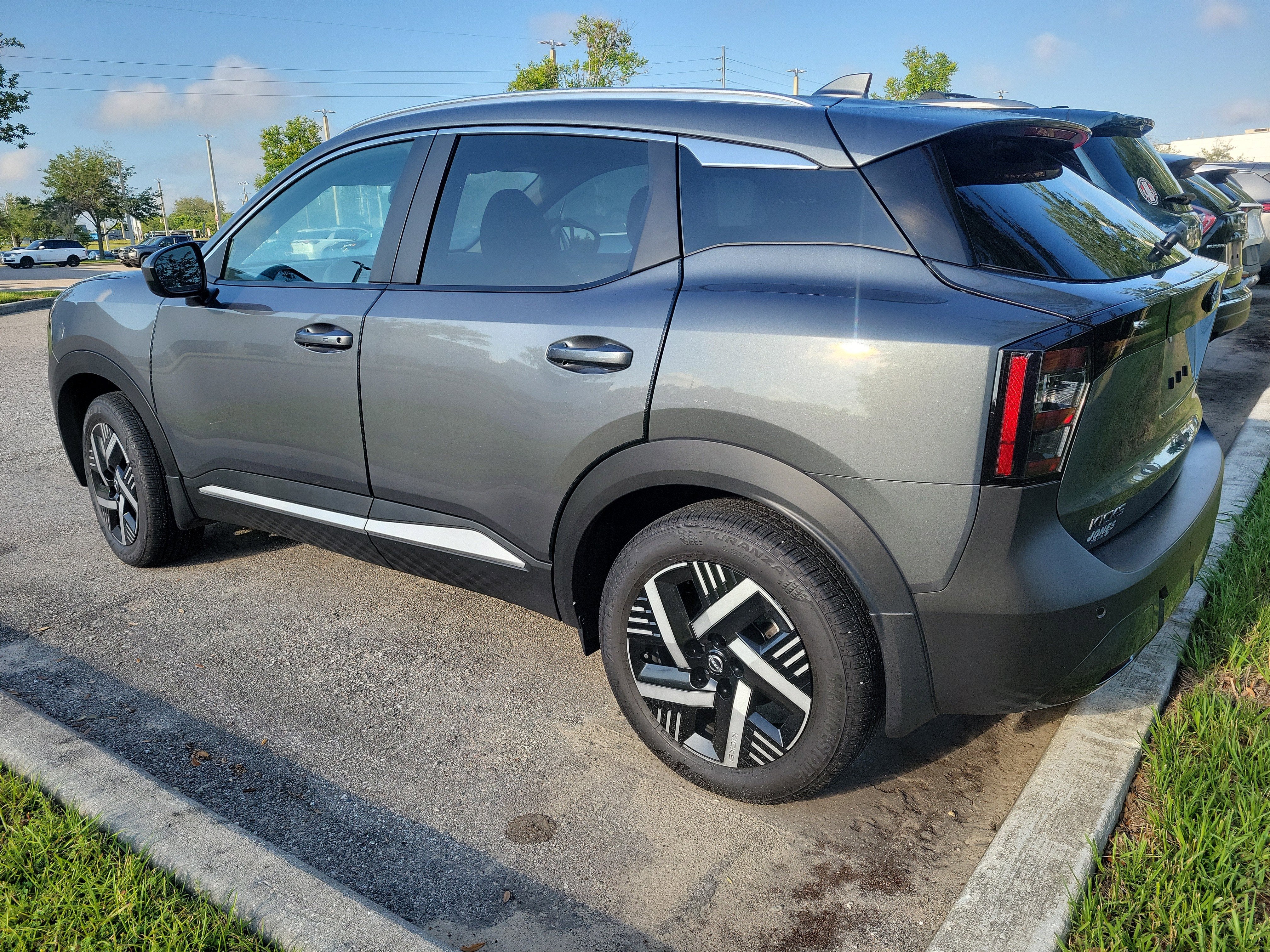 2025 Nissan Kicks SV
