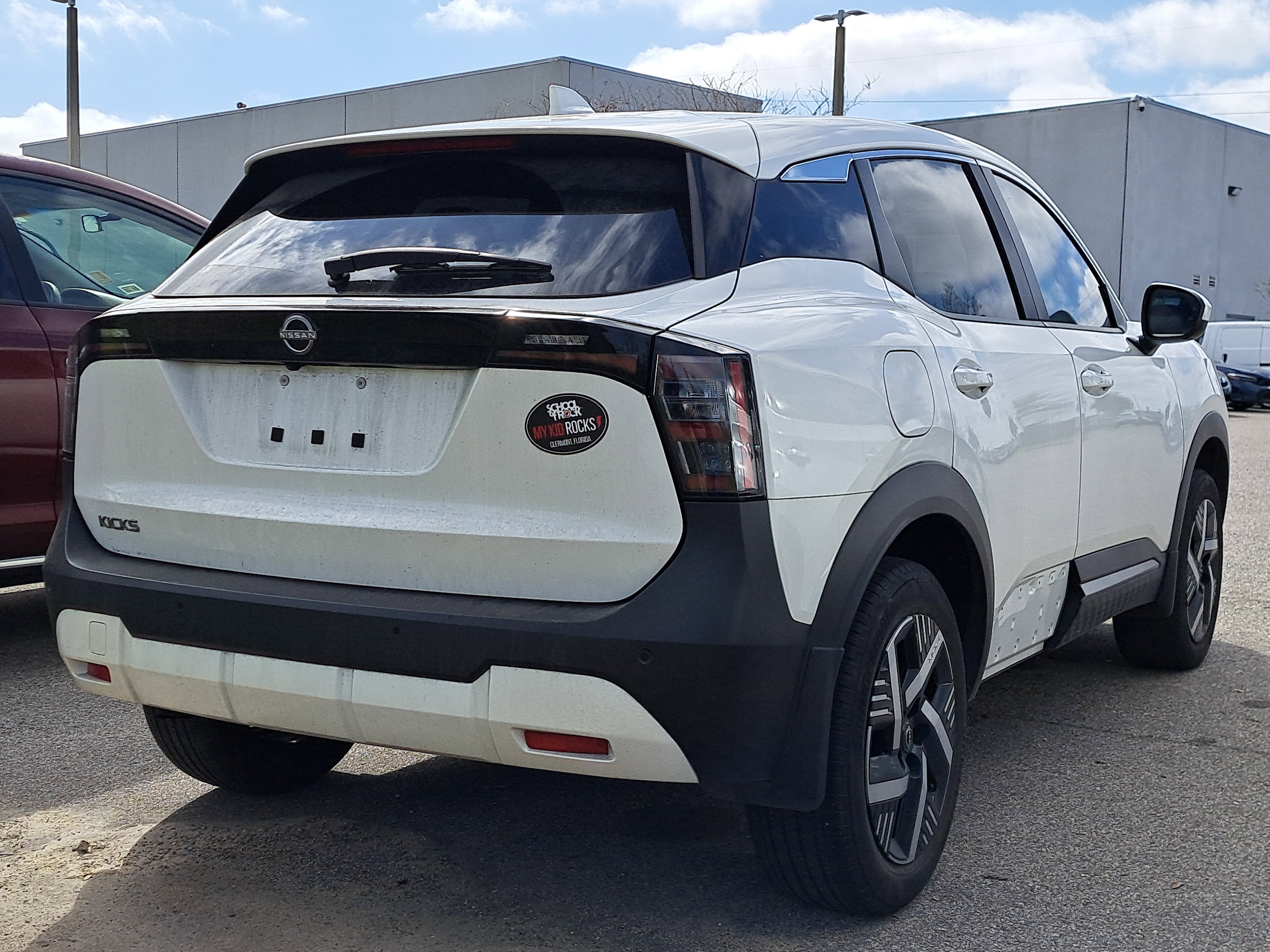 2025 Nissan Kicks SV
