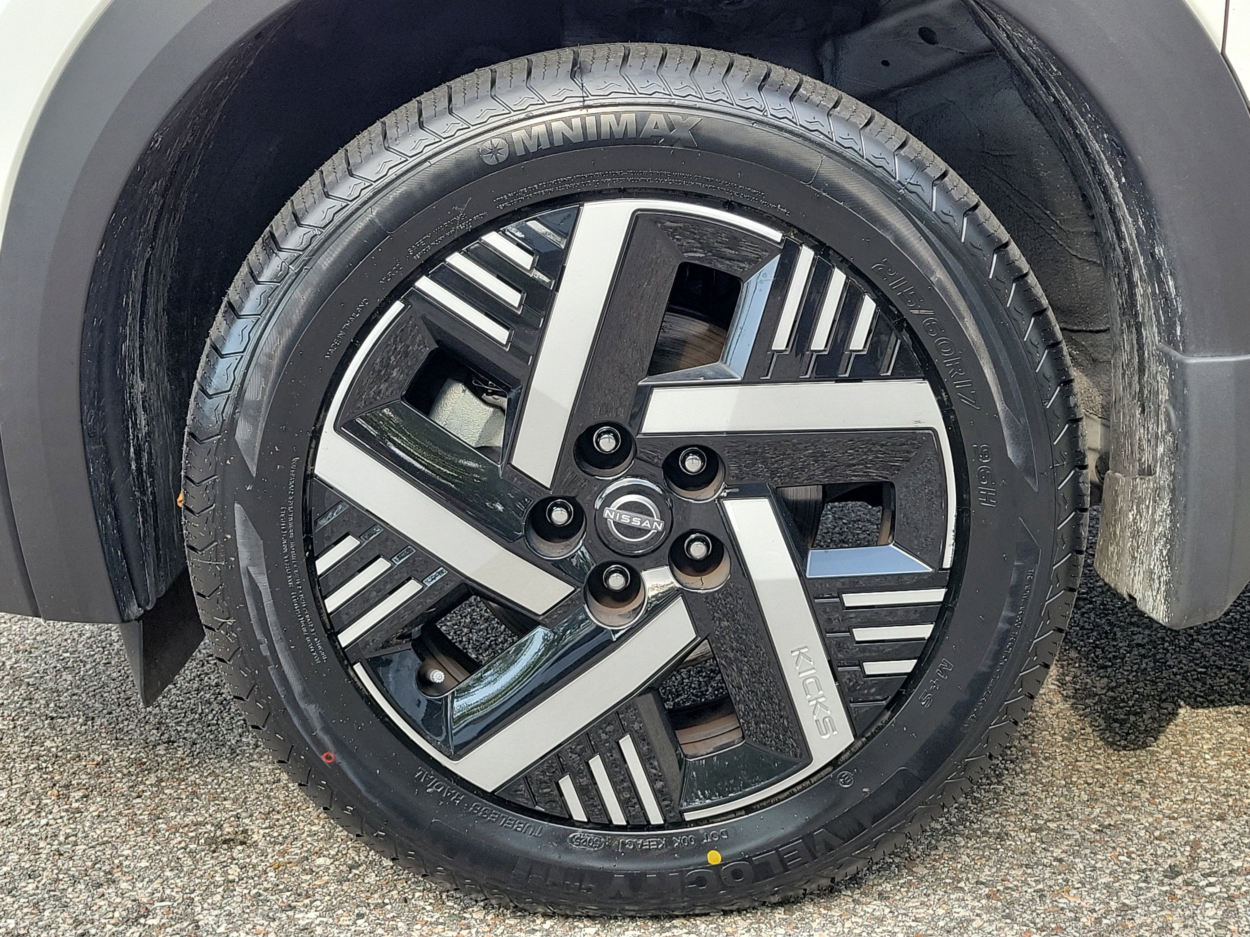 2025 Nissan Kicks SV