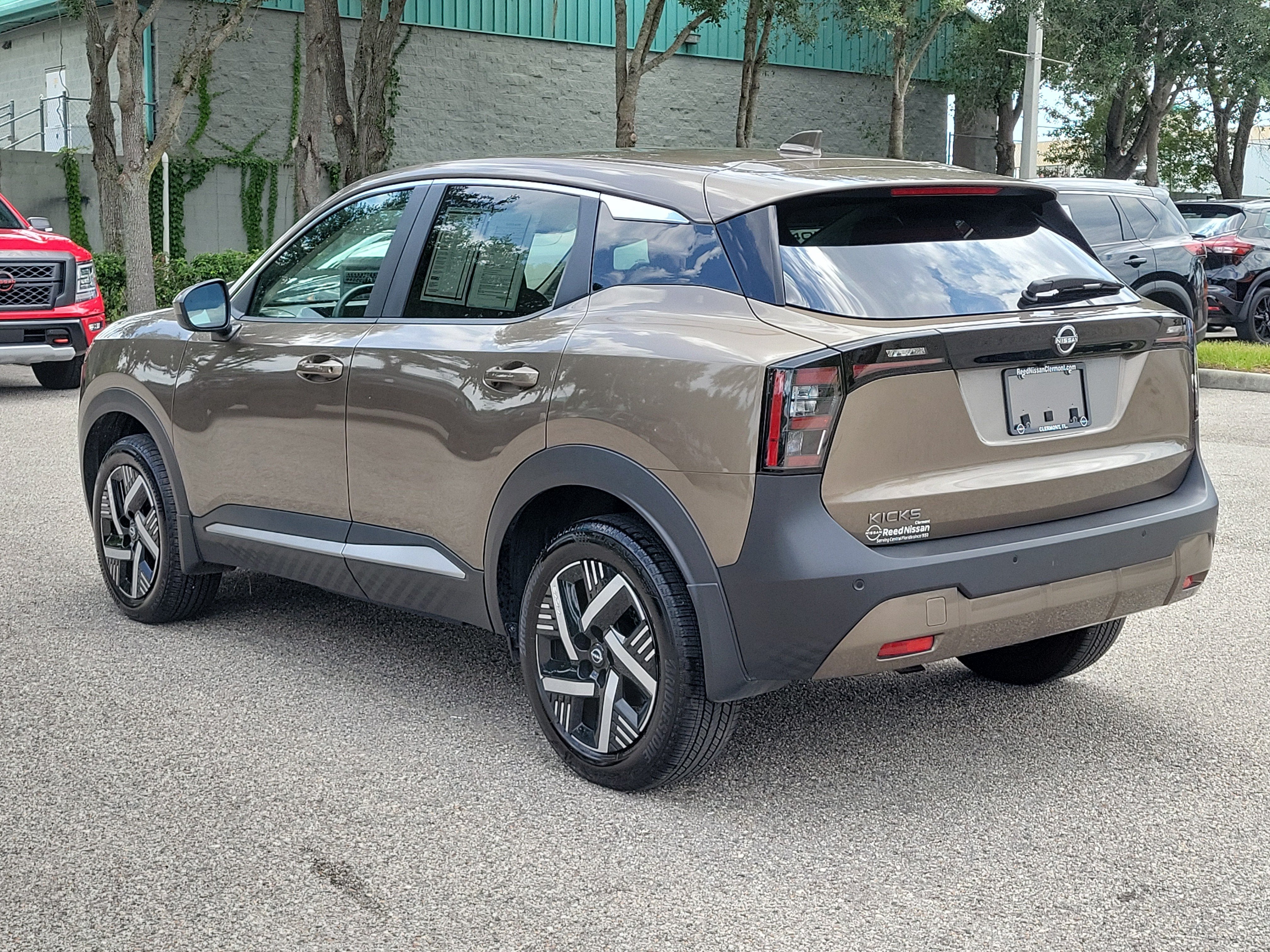 2025 Nissan Kicks SV
