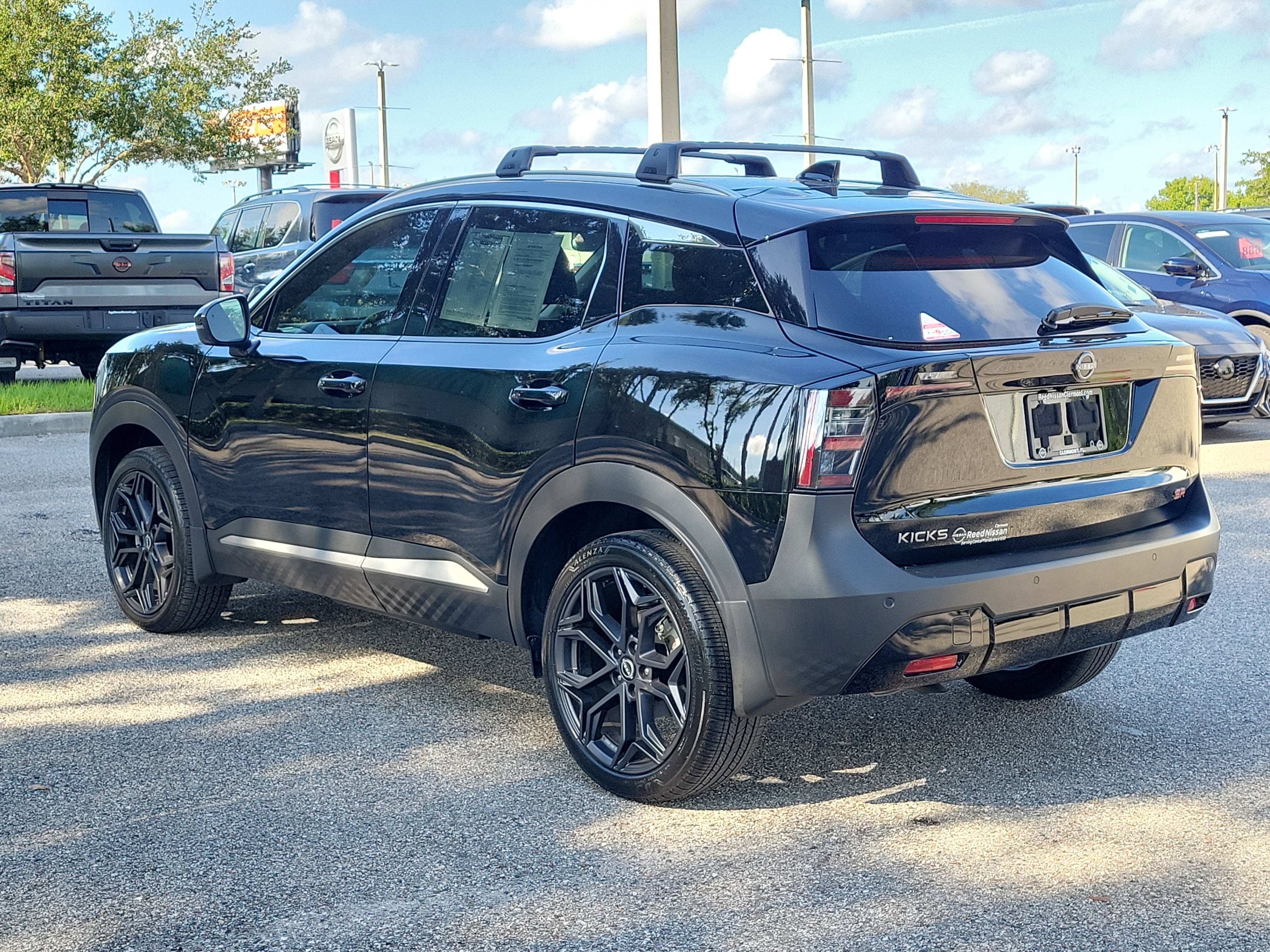 2025 Nissan Kicks SR