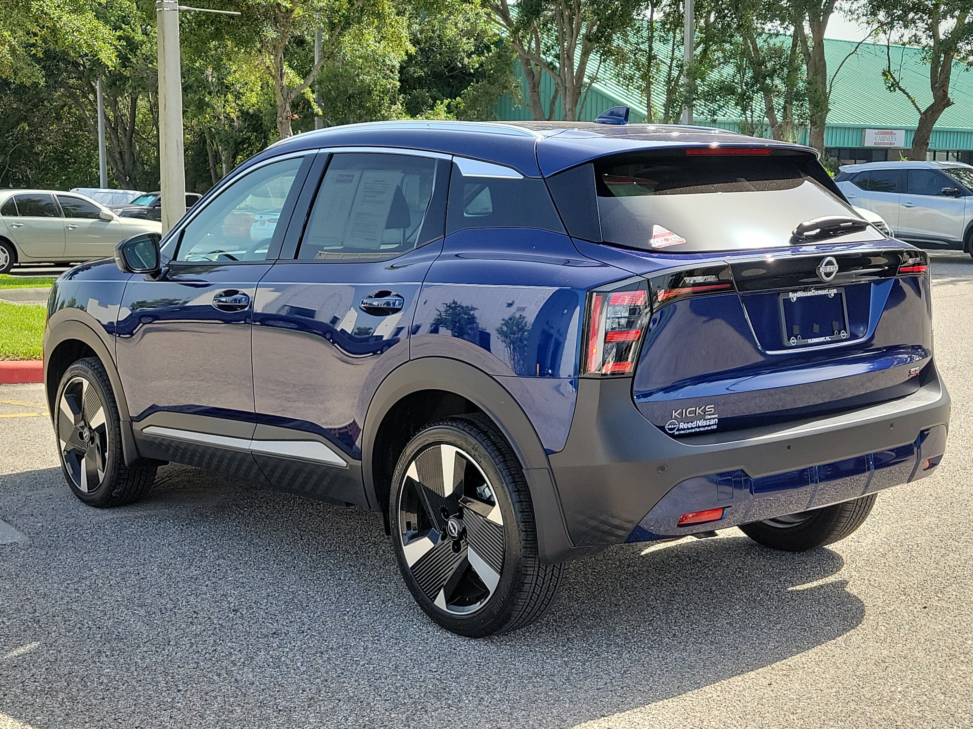 2025 Nissan Kicks SR