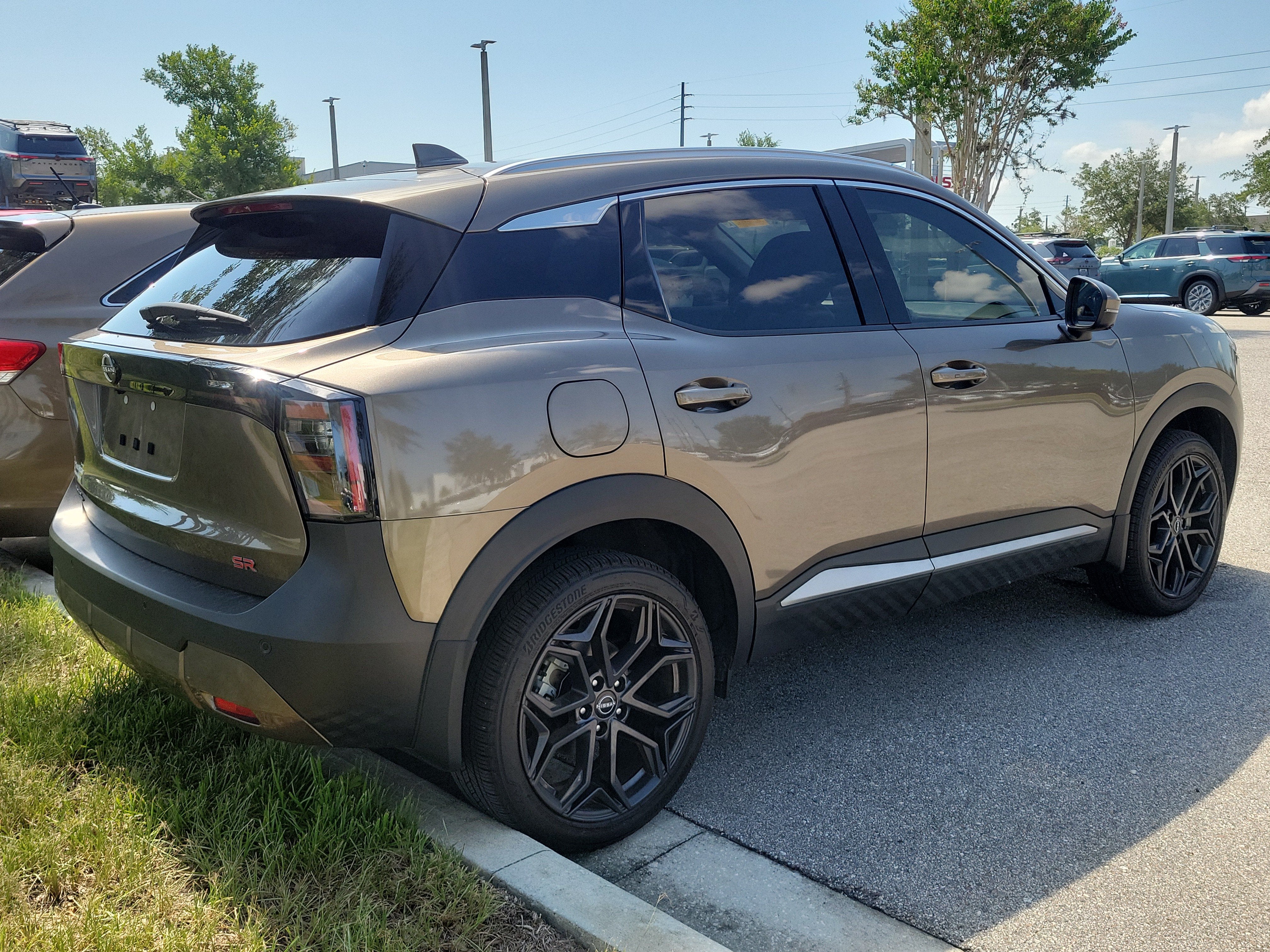 2025 Nissan Kicks SR