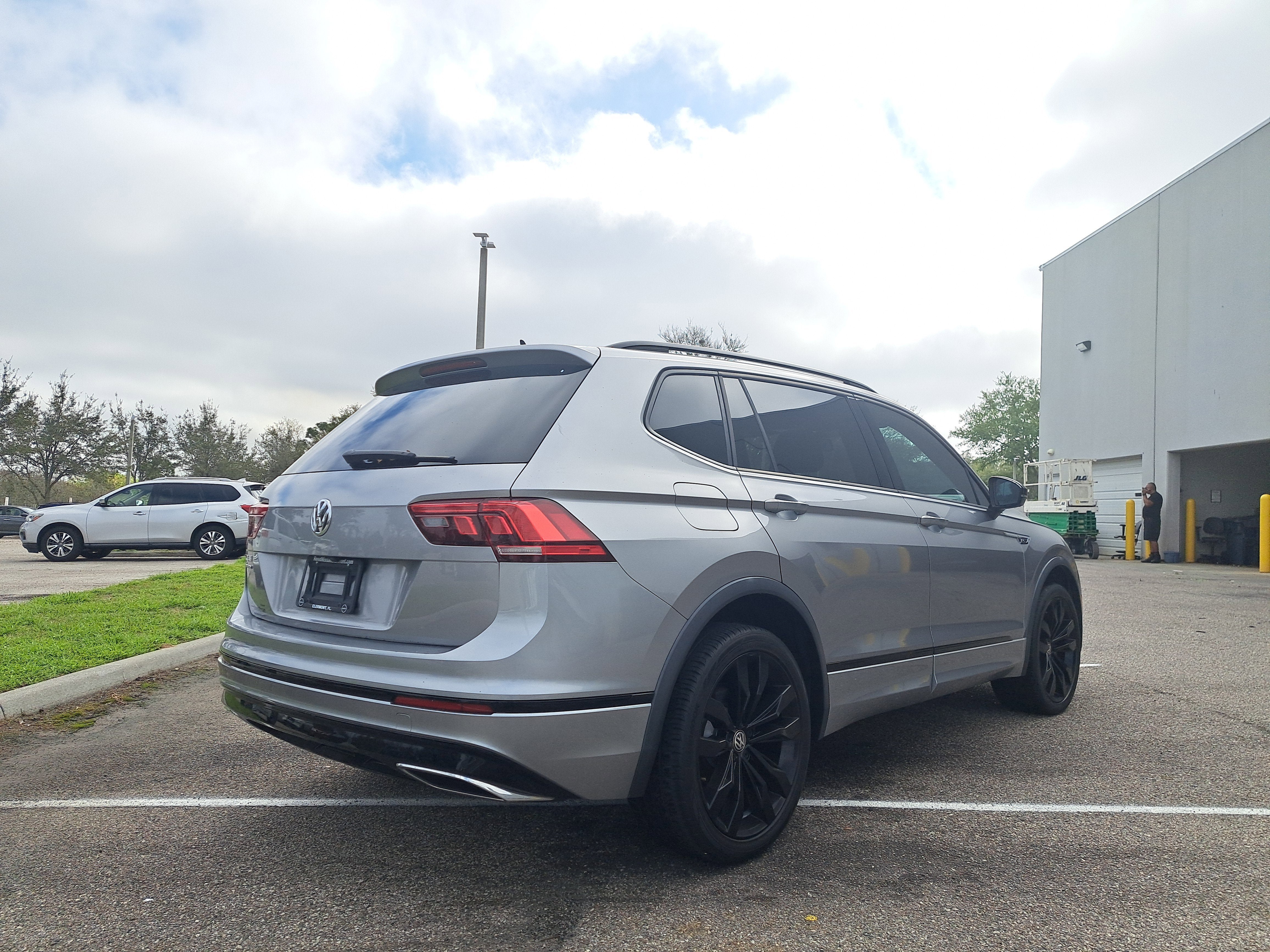 2021 Volkswagen Tiguan SE R-Line Black