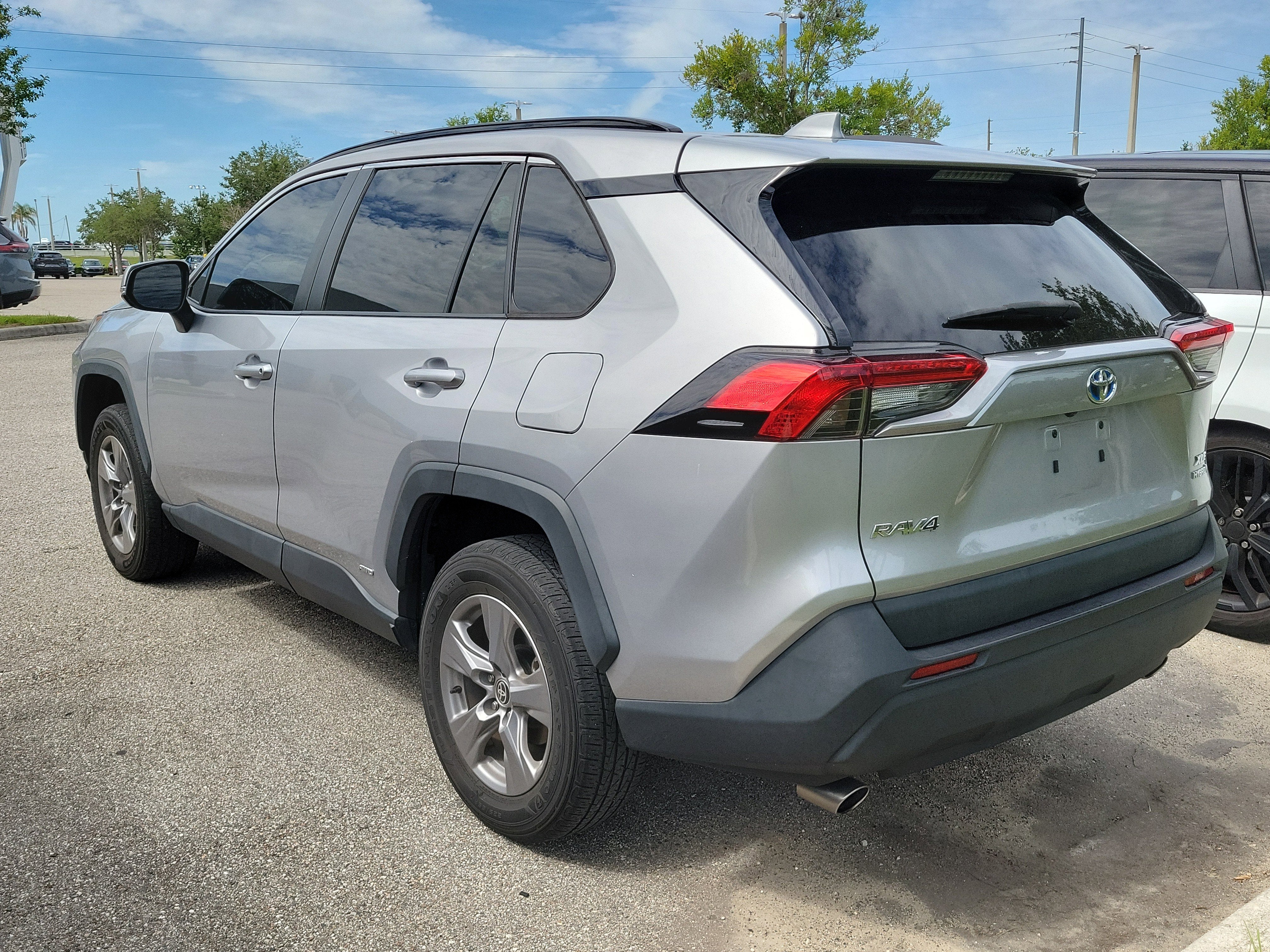 2022 Toyota RAV4 Hybrid XLE