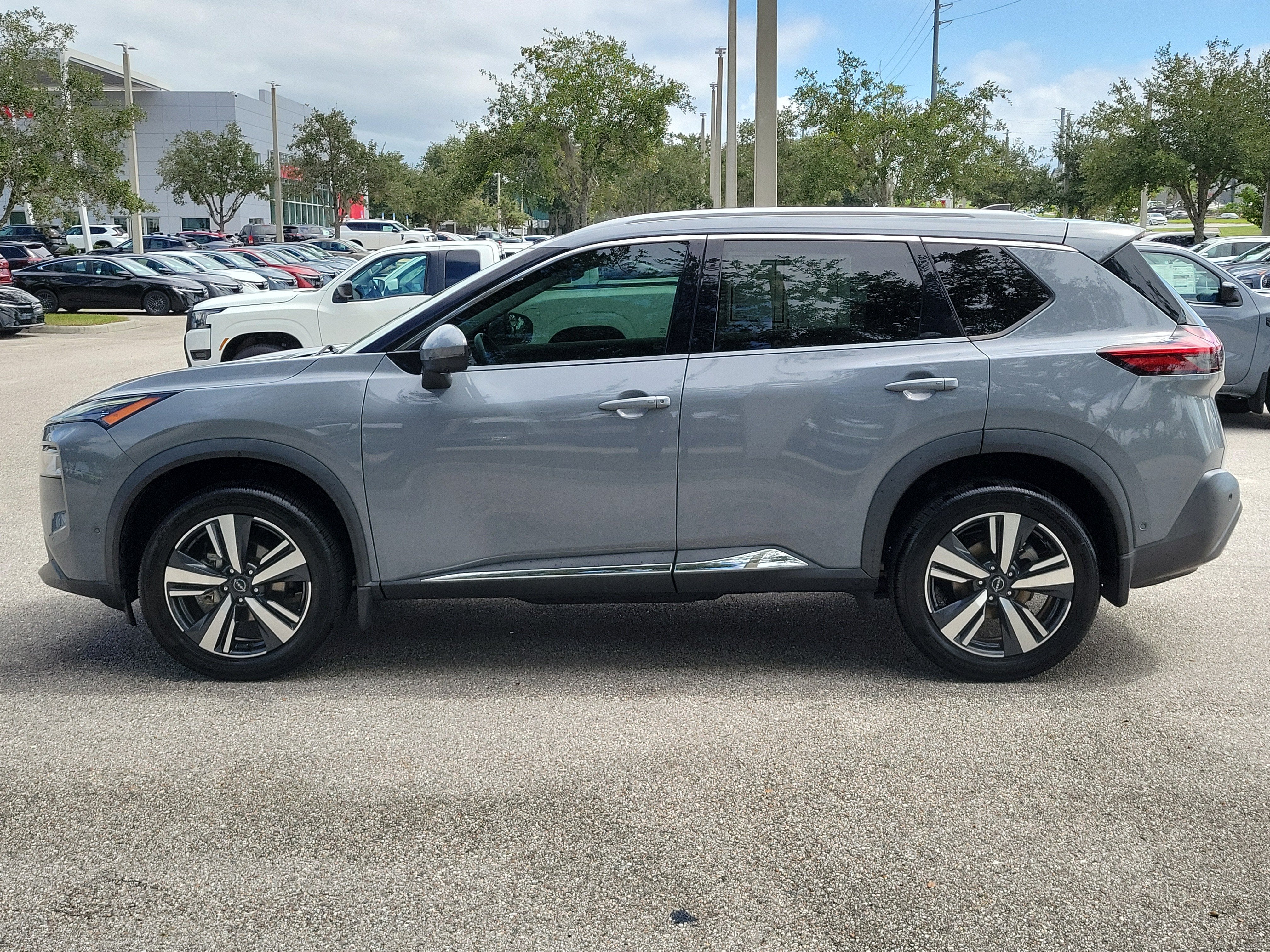 2023 Nissan Rogue SL