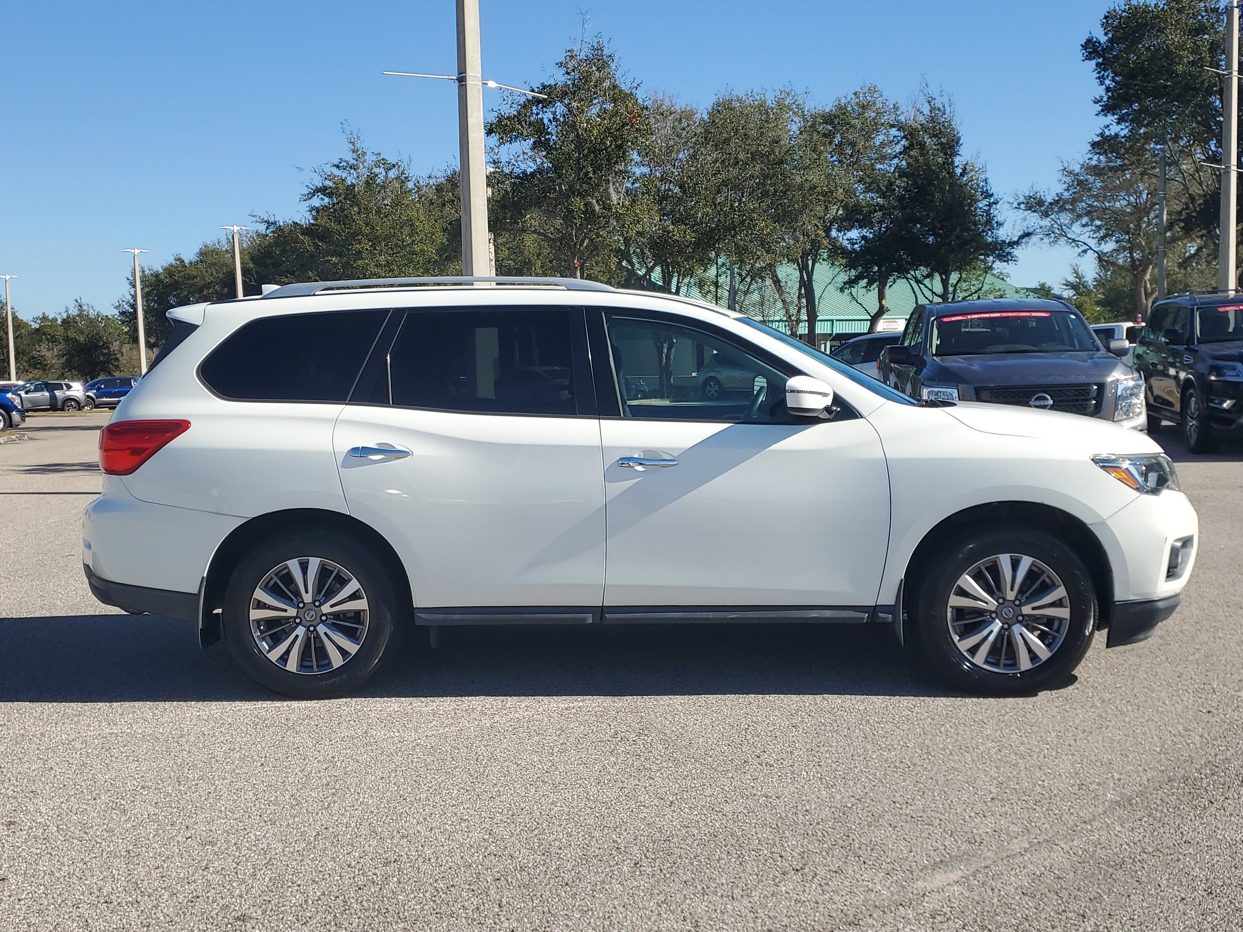 2020 Nissan Pathfinder S