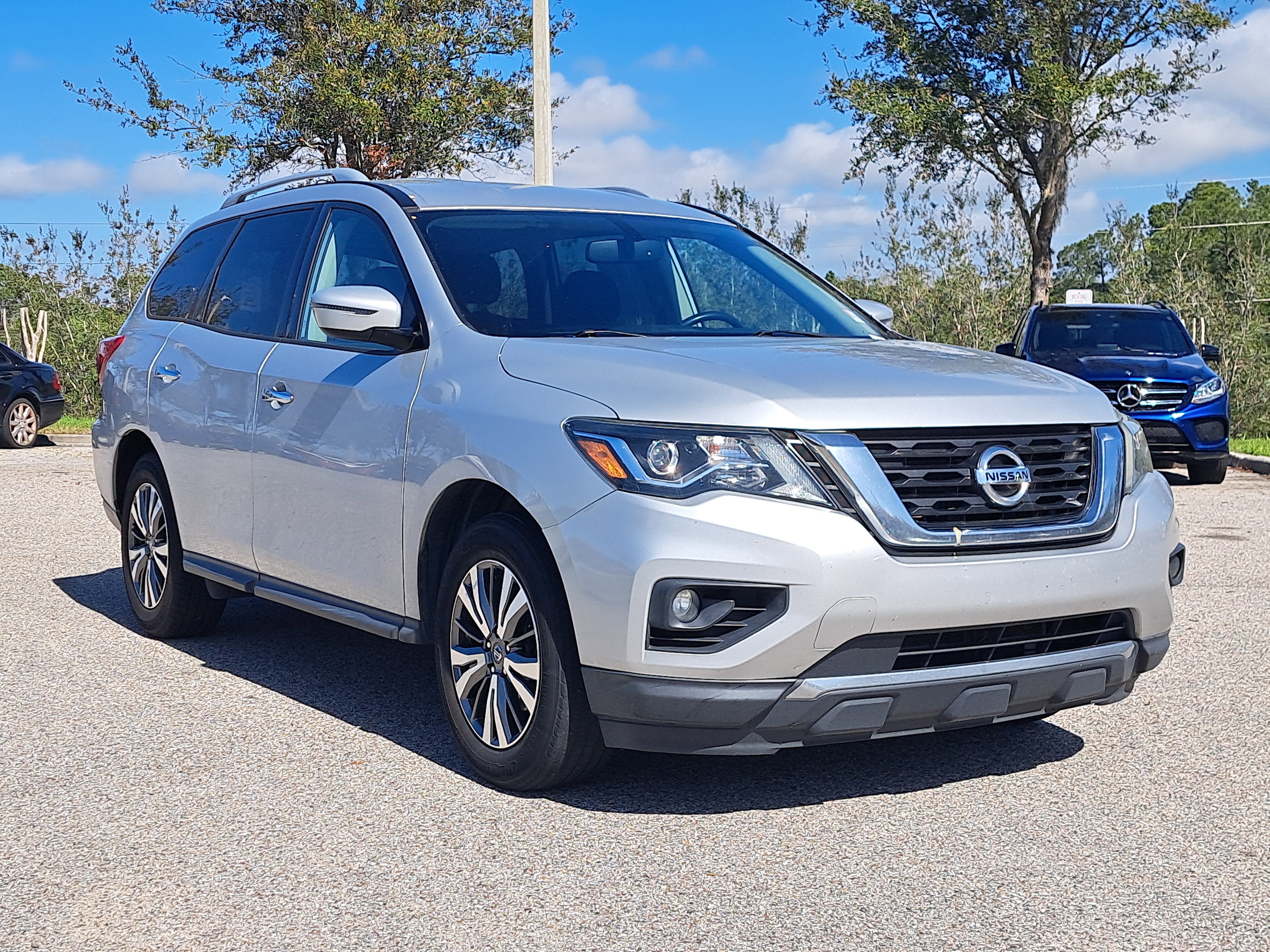 2019 Nissan Pathfinder SV