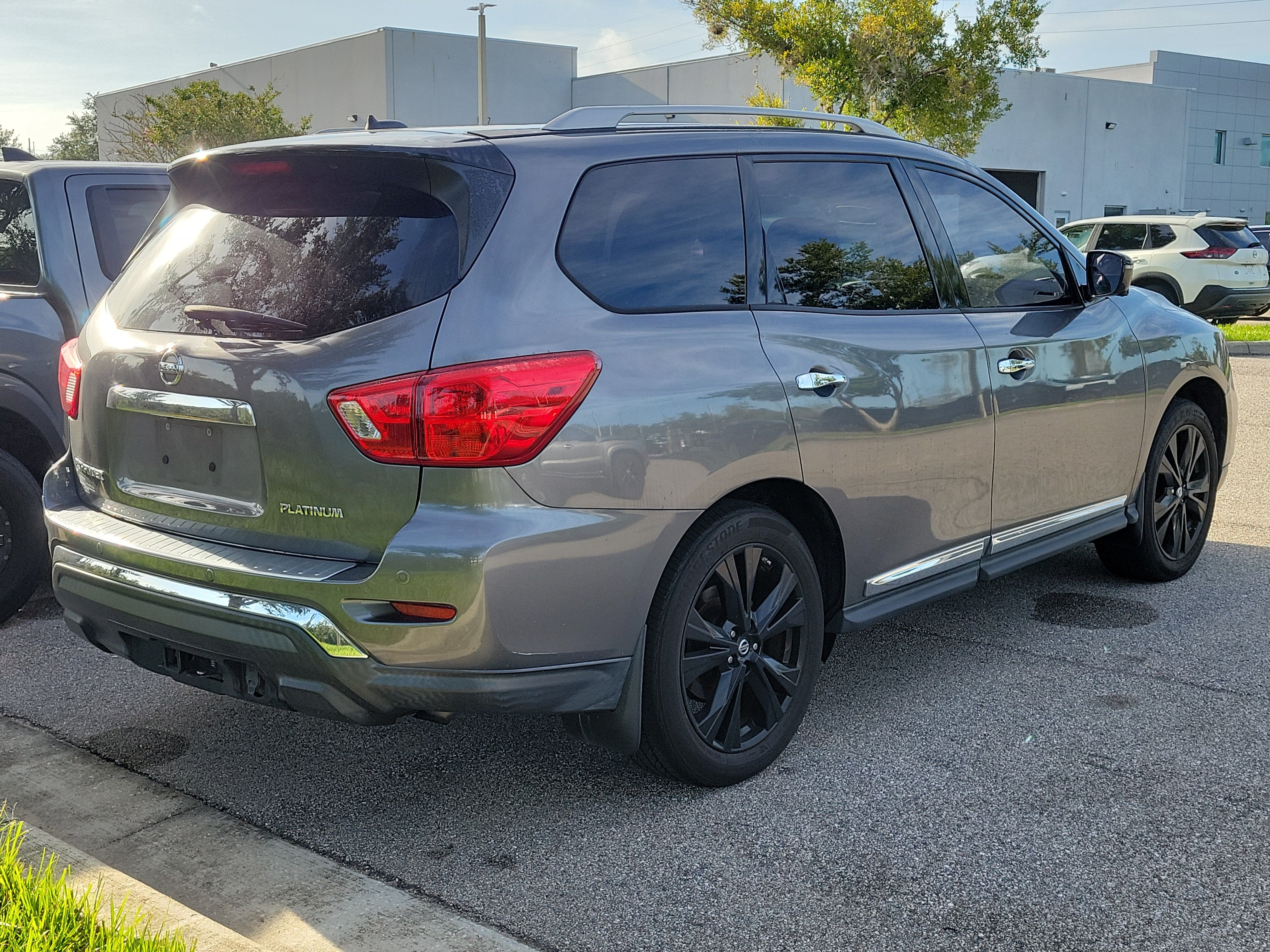2017 Nissan Pathfinder Platinum