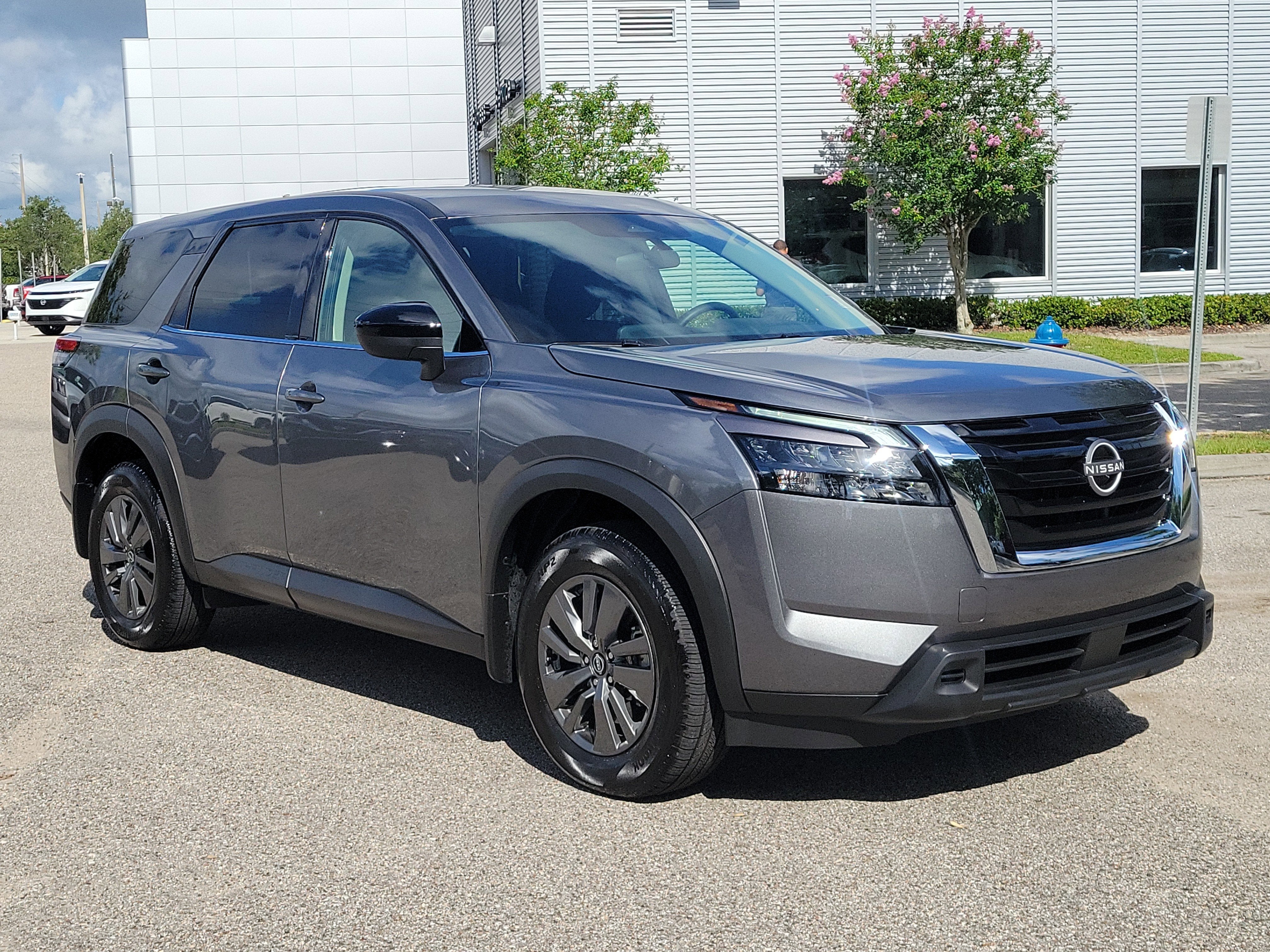 2025 Nissan Pathfinder S