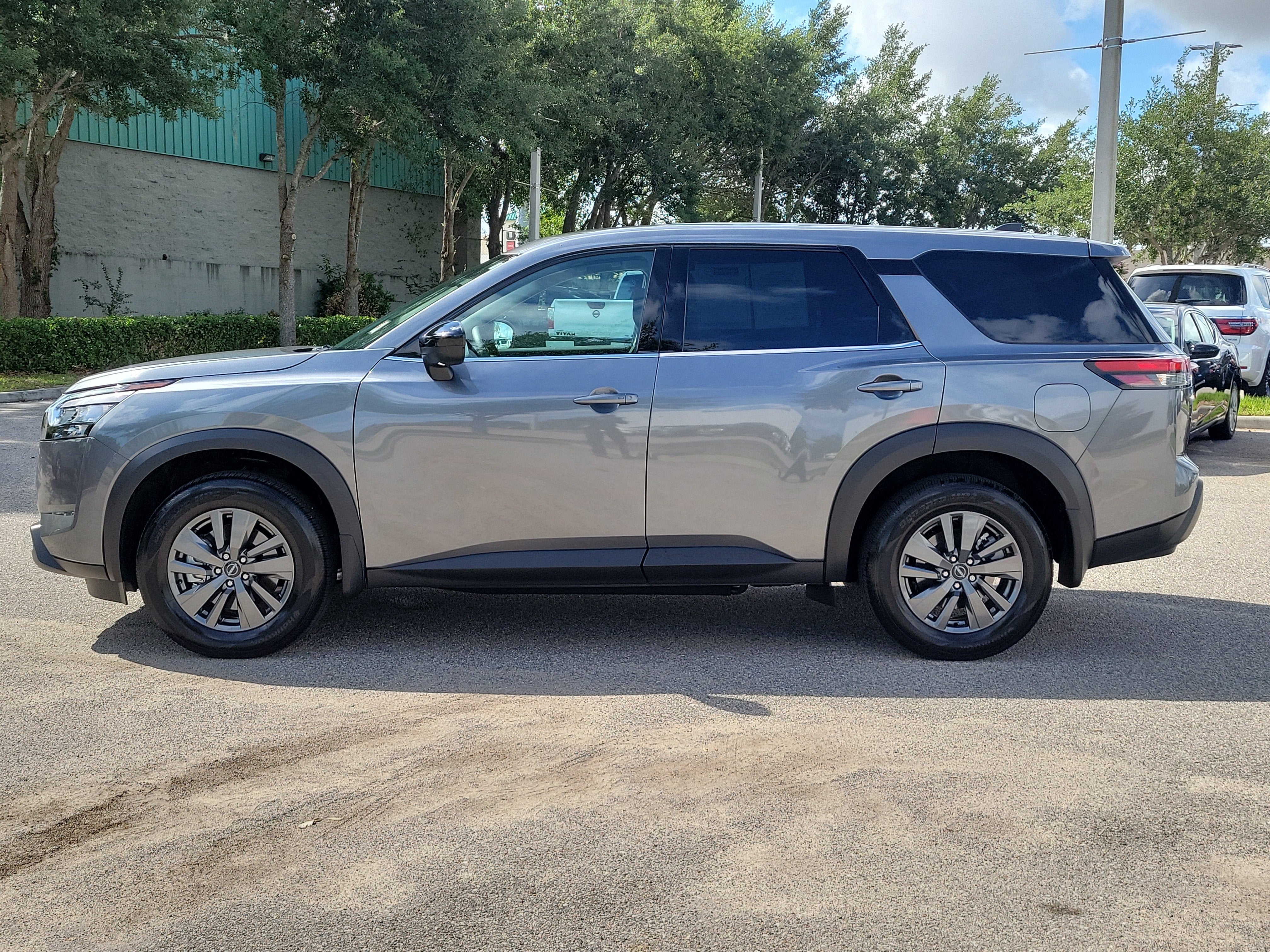 2025 Nissan Pathfinder S