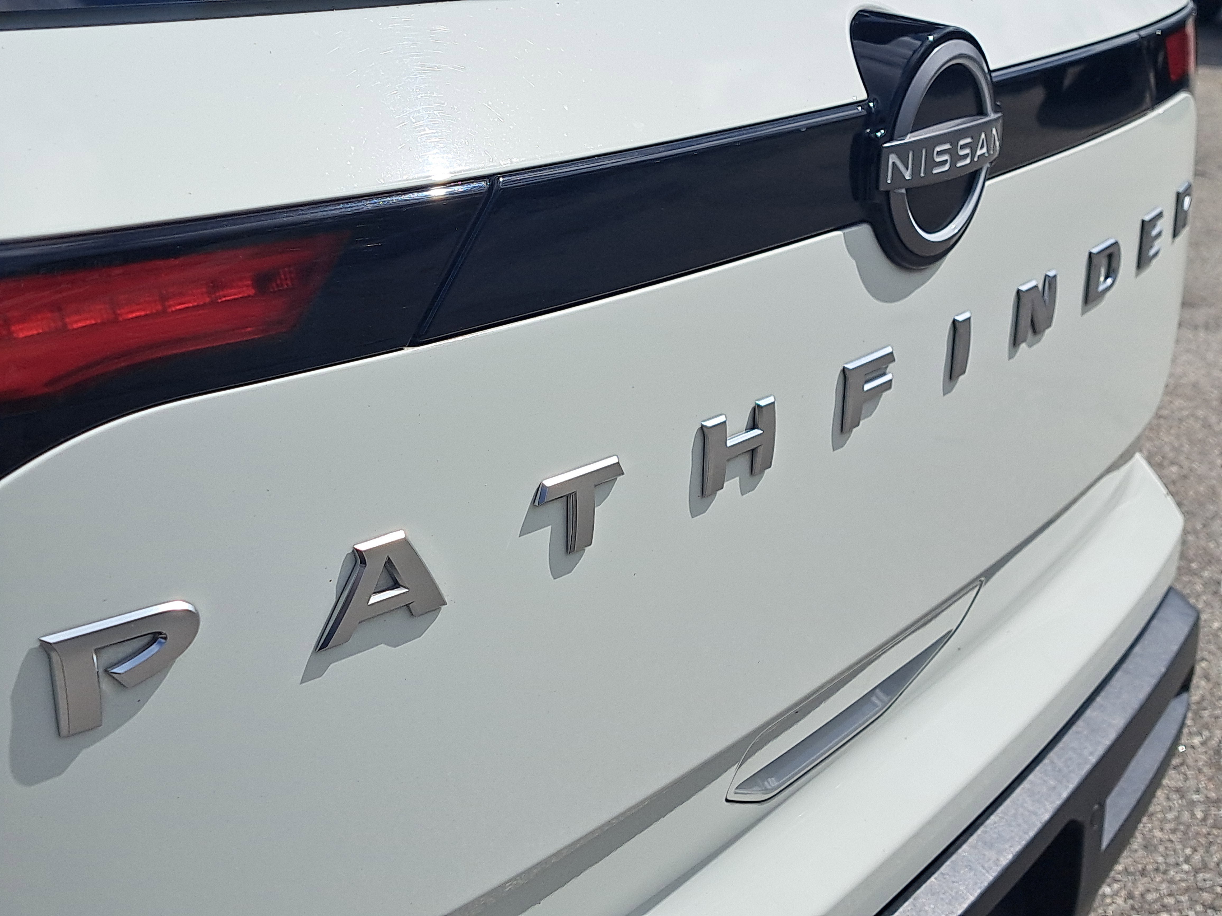 2023 Nissan Pathfinder S