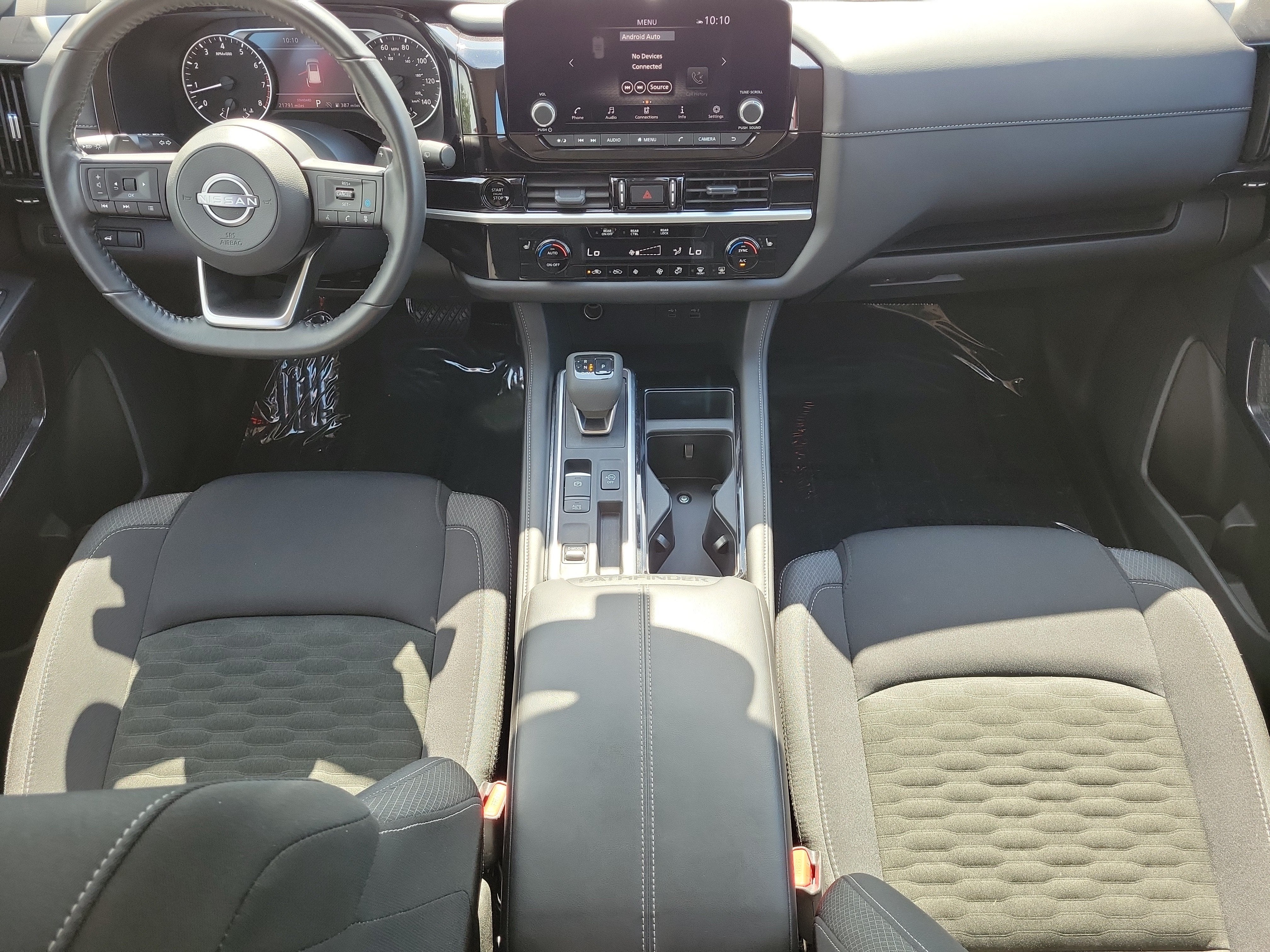 2025 Nissan Pathfinder SV