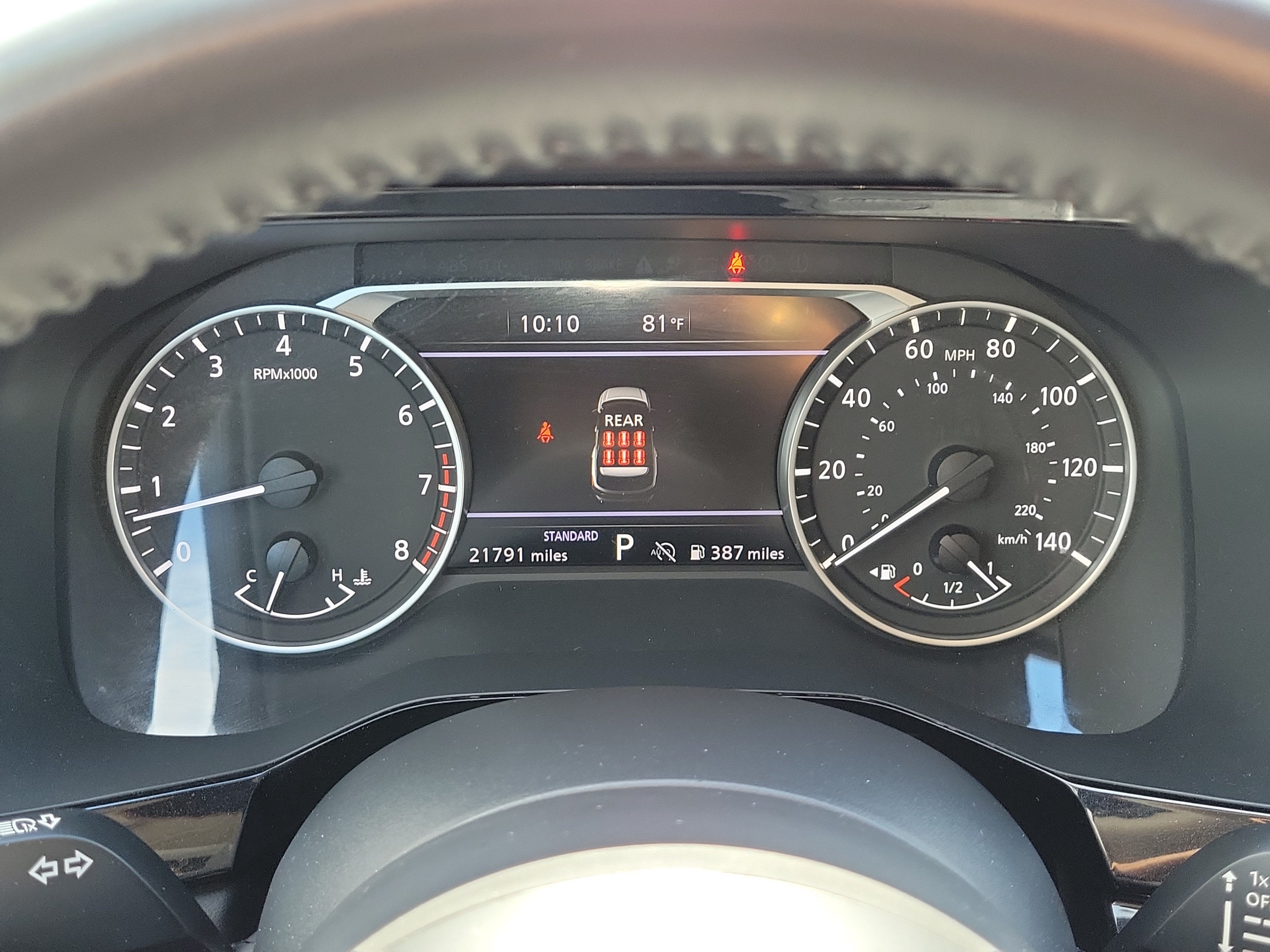 2025 Nissan Pathfinder SV