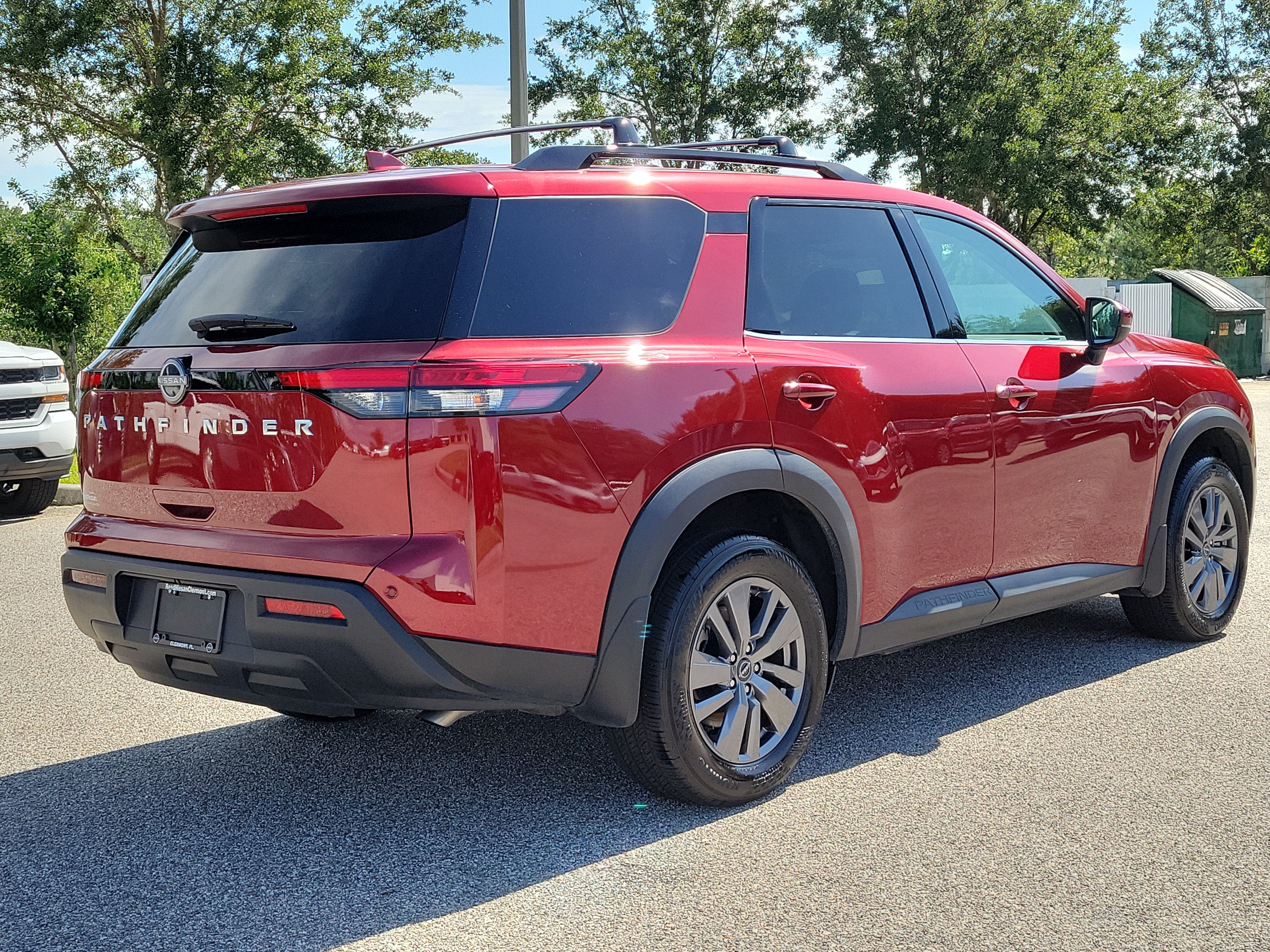 2025 Nissan Pathfinder SV
