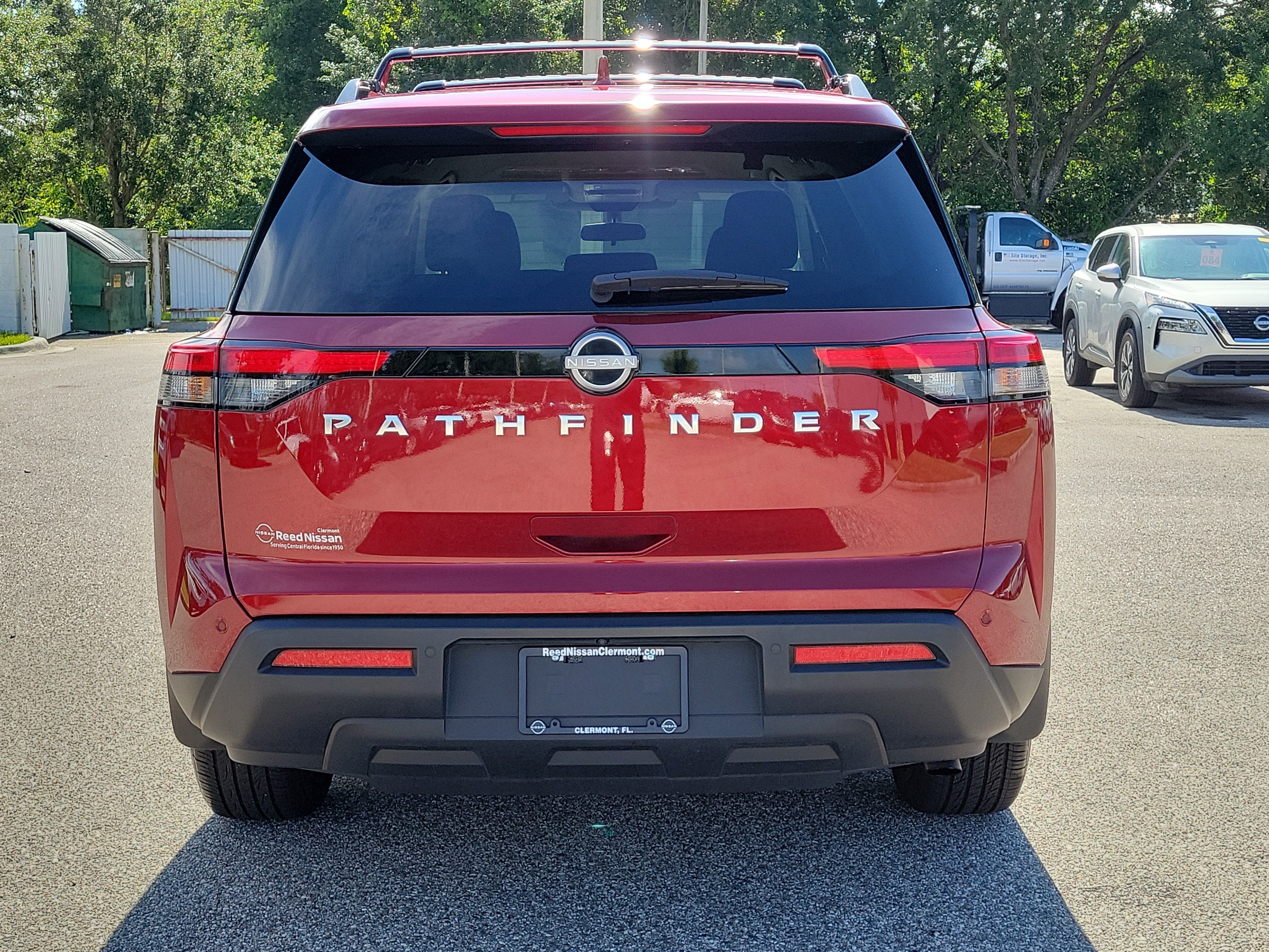 2025 Nissan Pathfinder SV