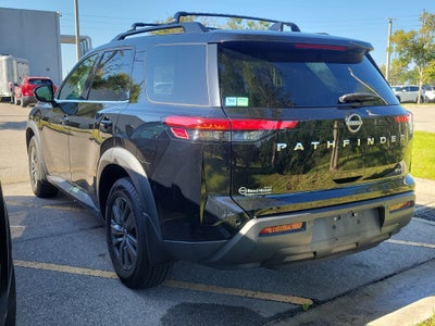 2022 Nissan Pathfinder SV