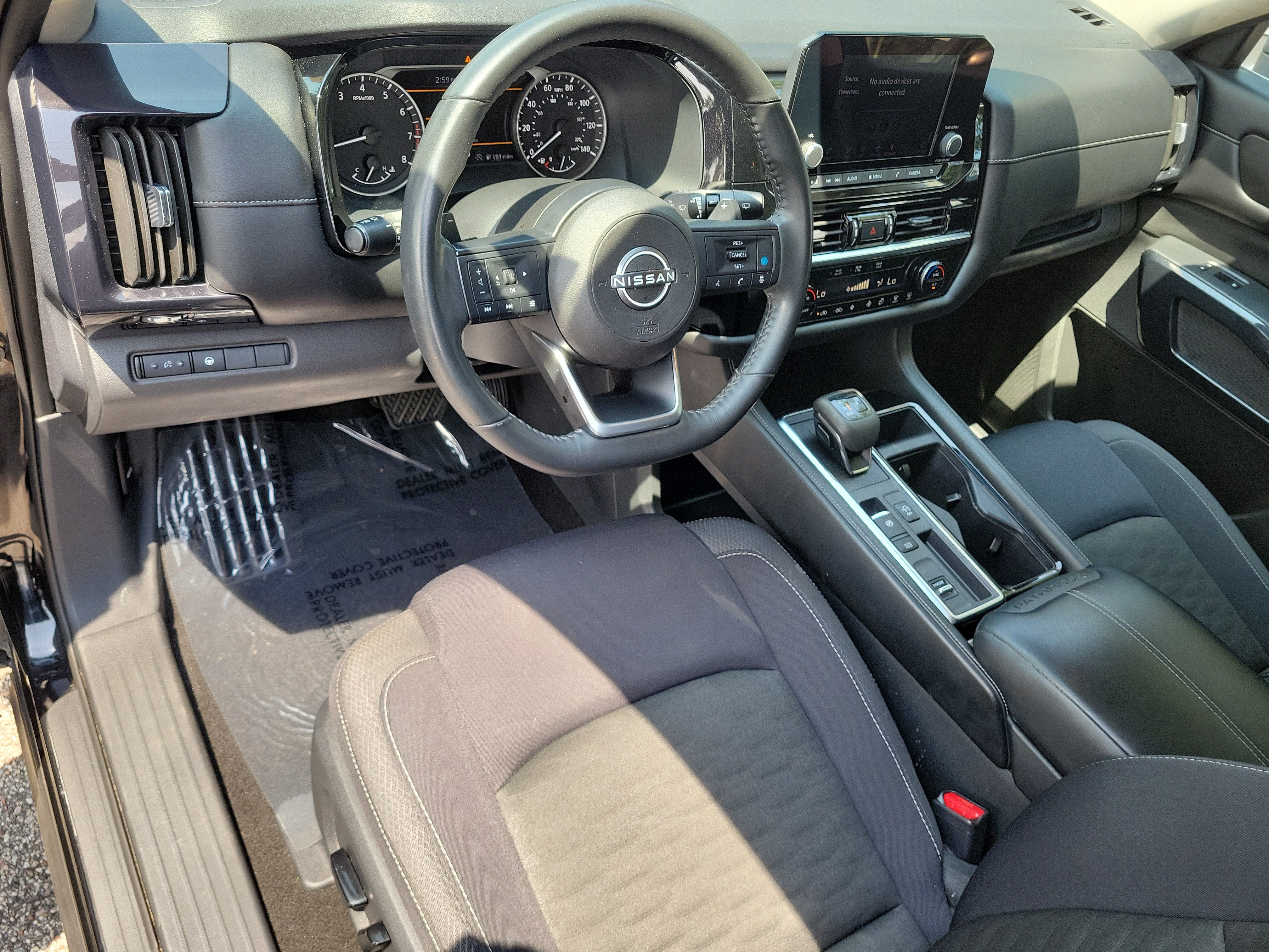 2024 Nissan Pathfinder SV