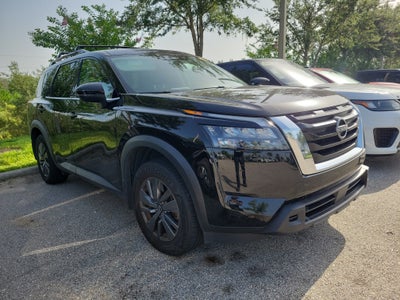 2024 Nissan Pathfinder SV