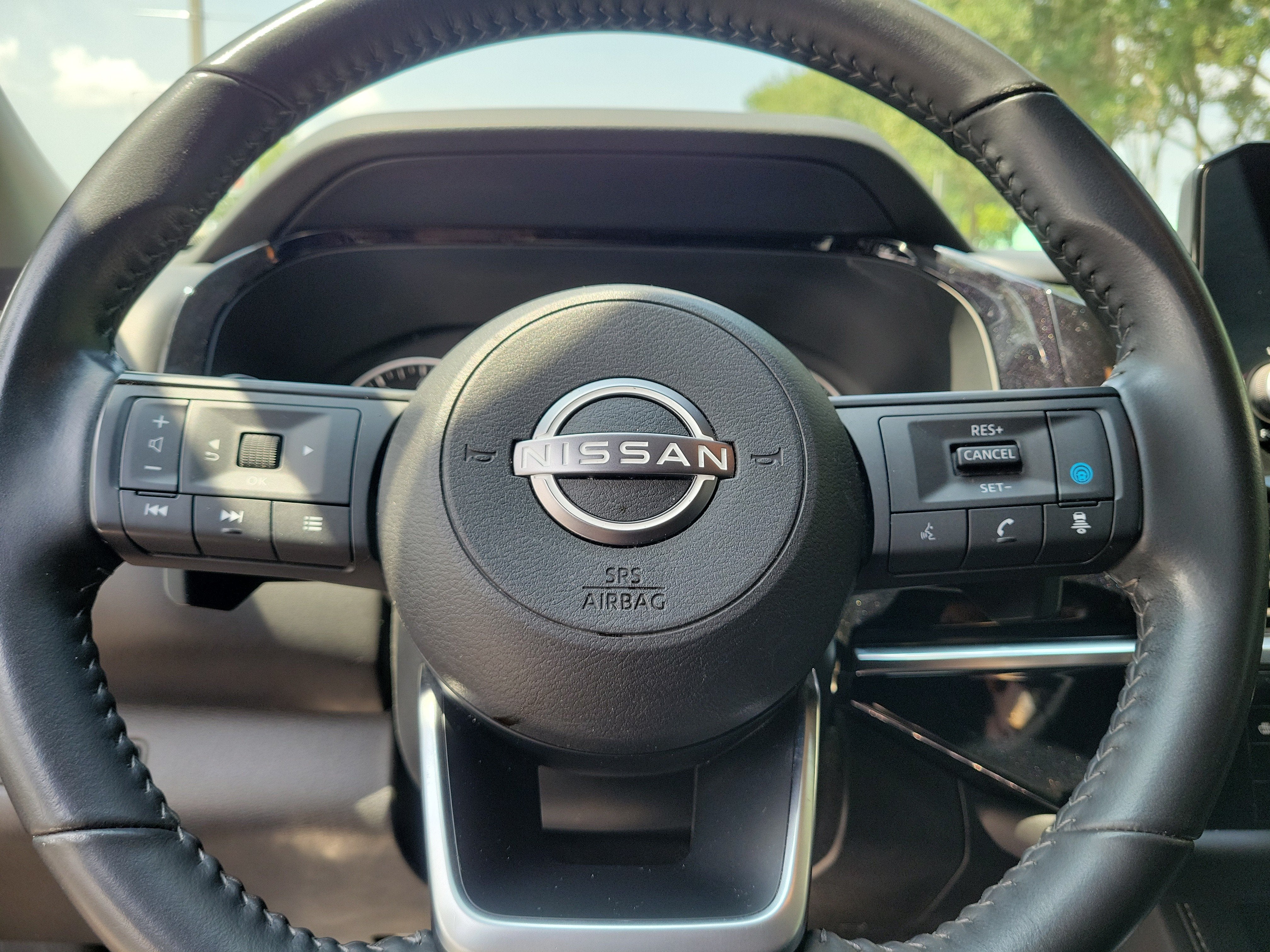 2024 Nissan Pathfinder SV