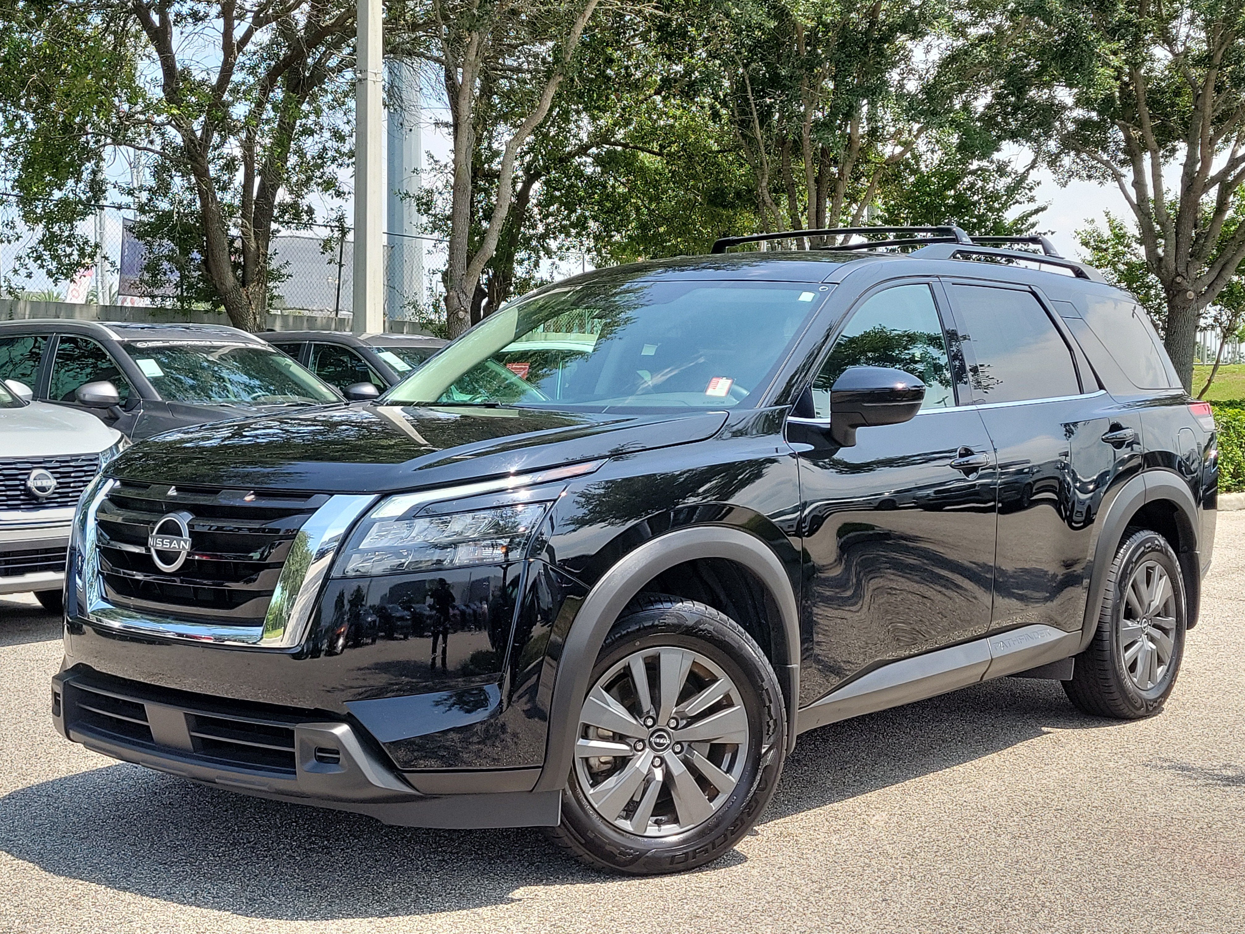 2024 Nissan Pathfinder SV