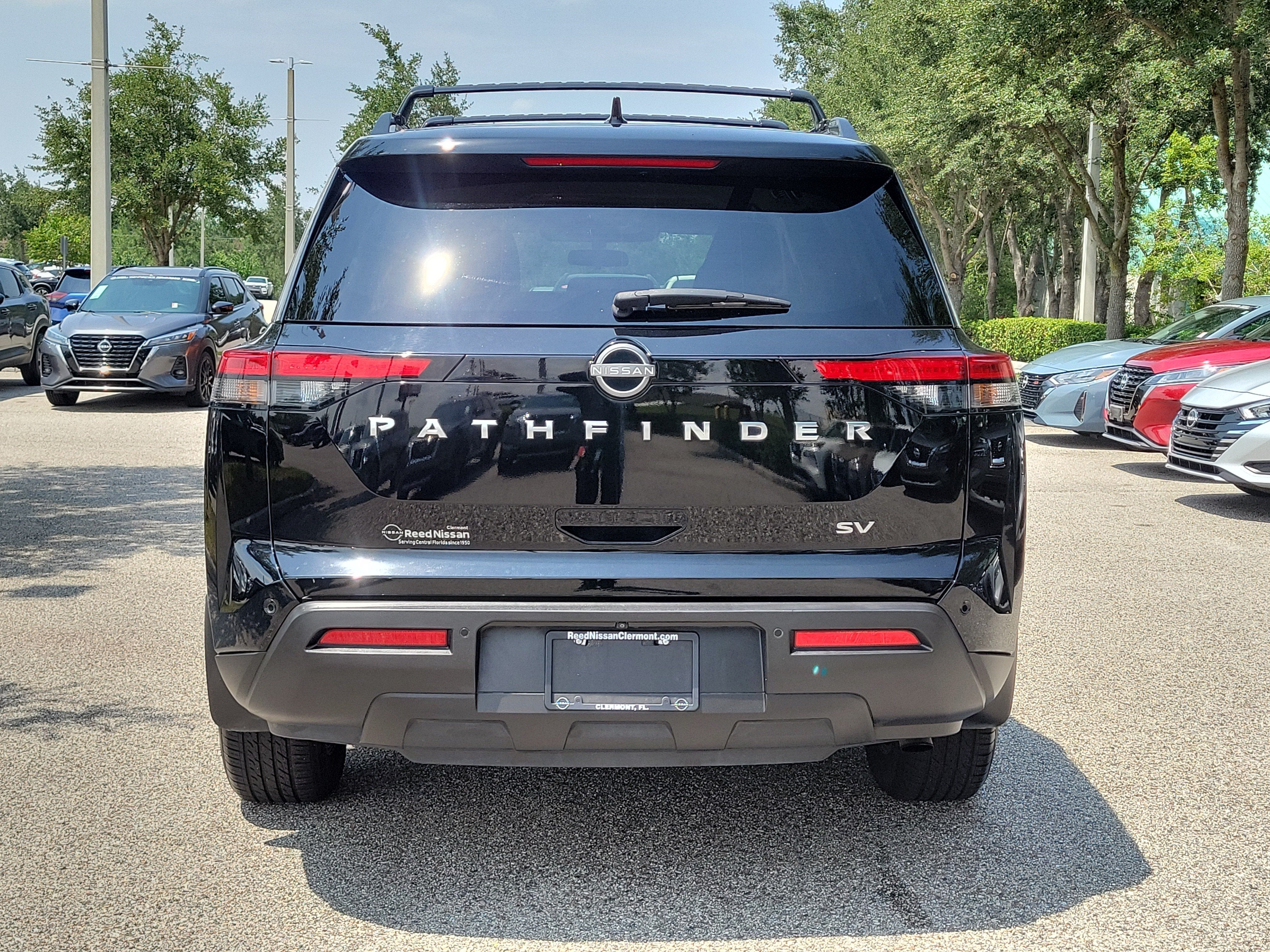 2024 Nissan Pathfinder SV