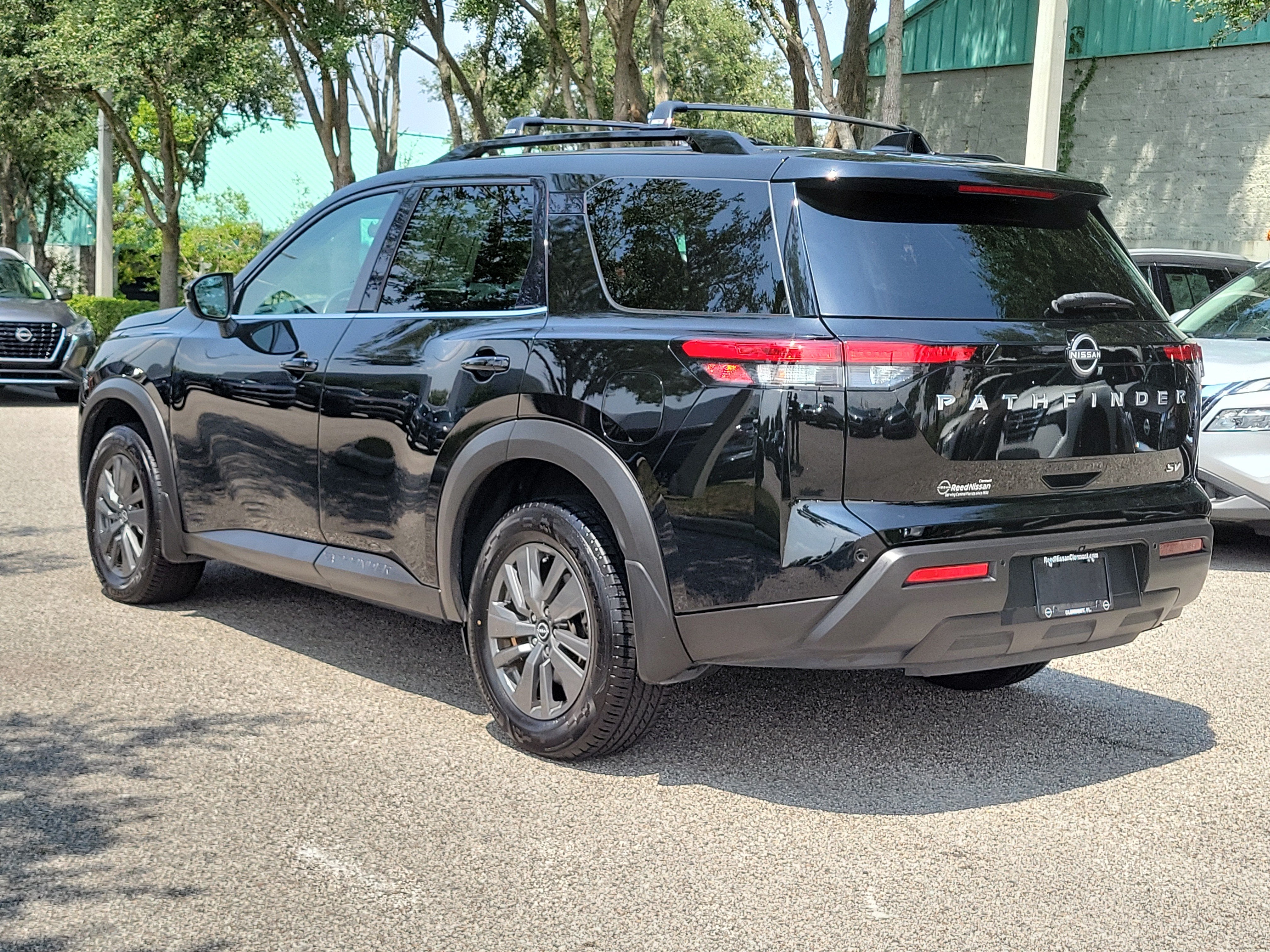 2024 Nissan Pathfinder SV