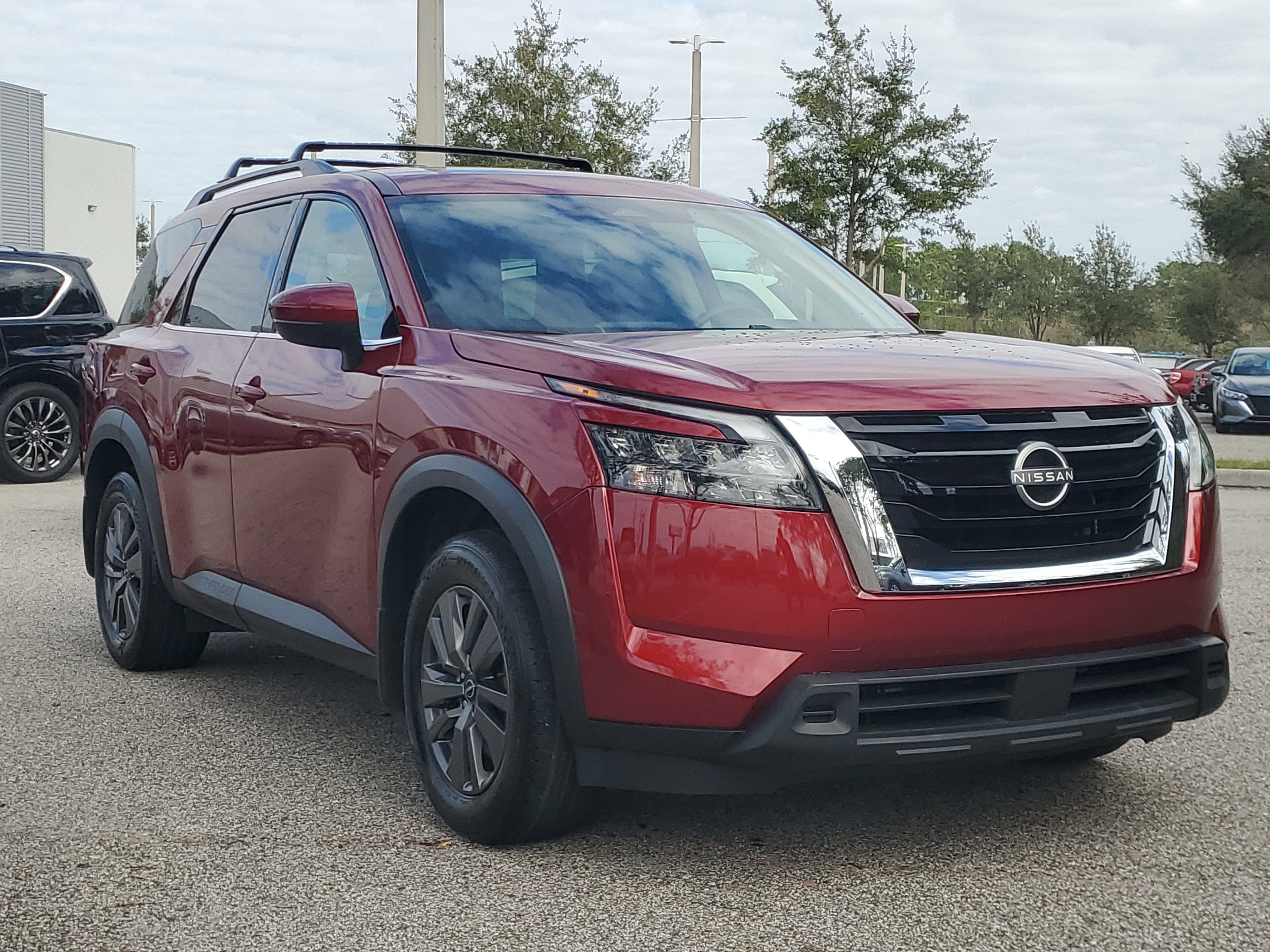 2024 Nissan Pathfinder SV