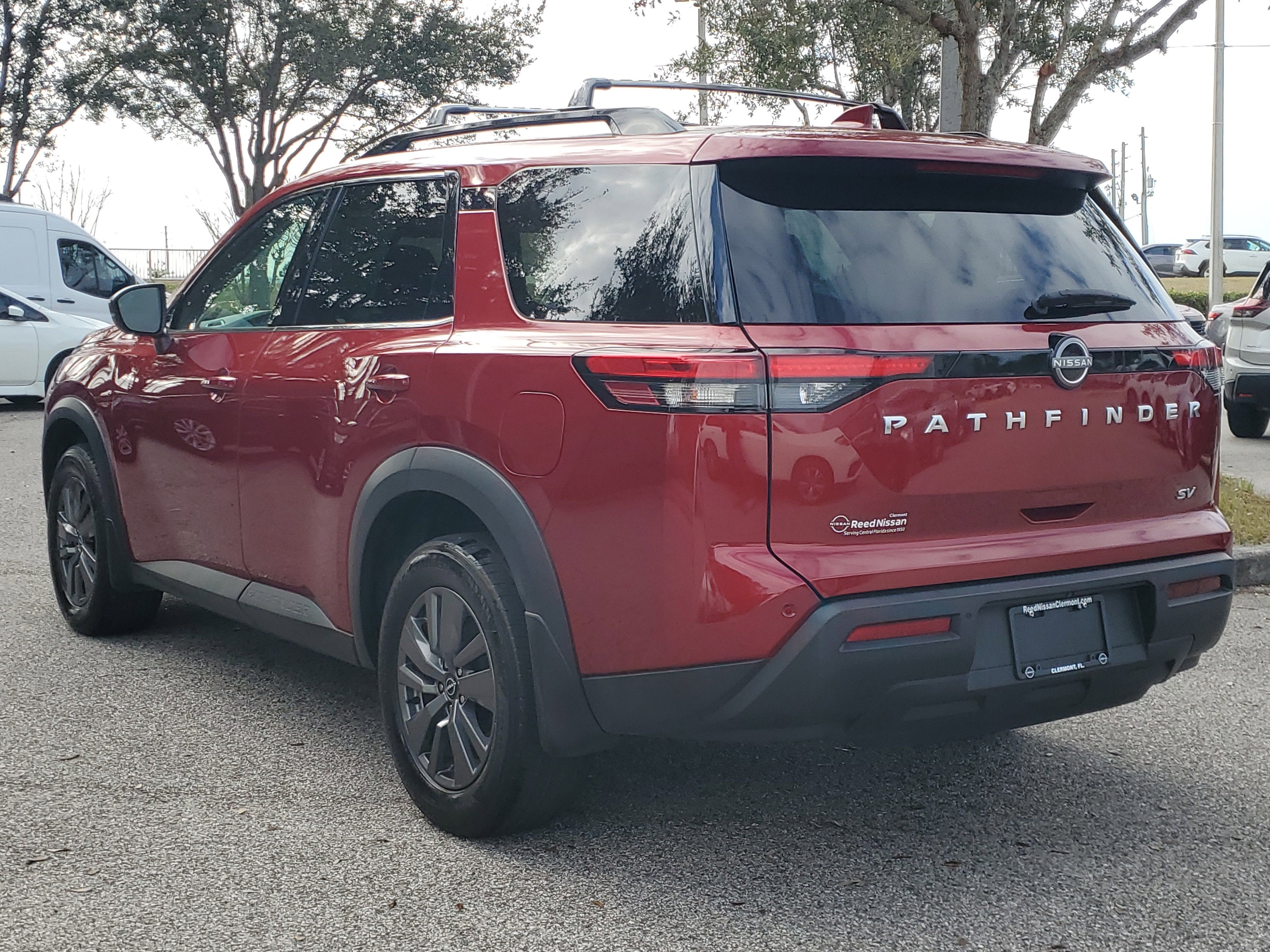 2024 Nissan Pathfinder SV