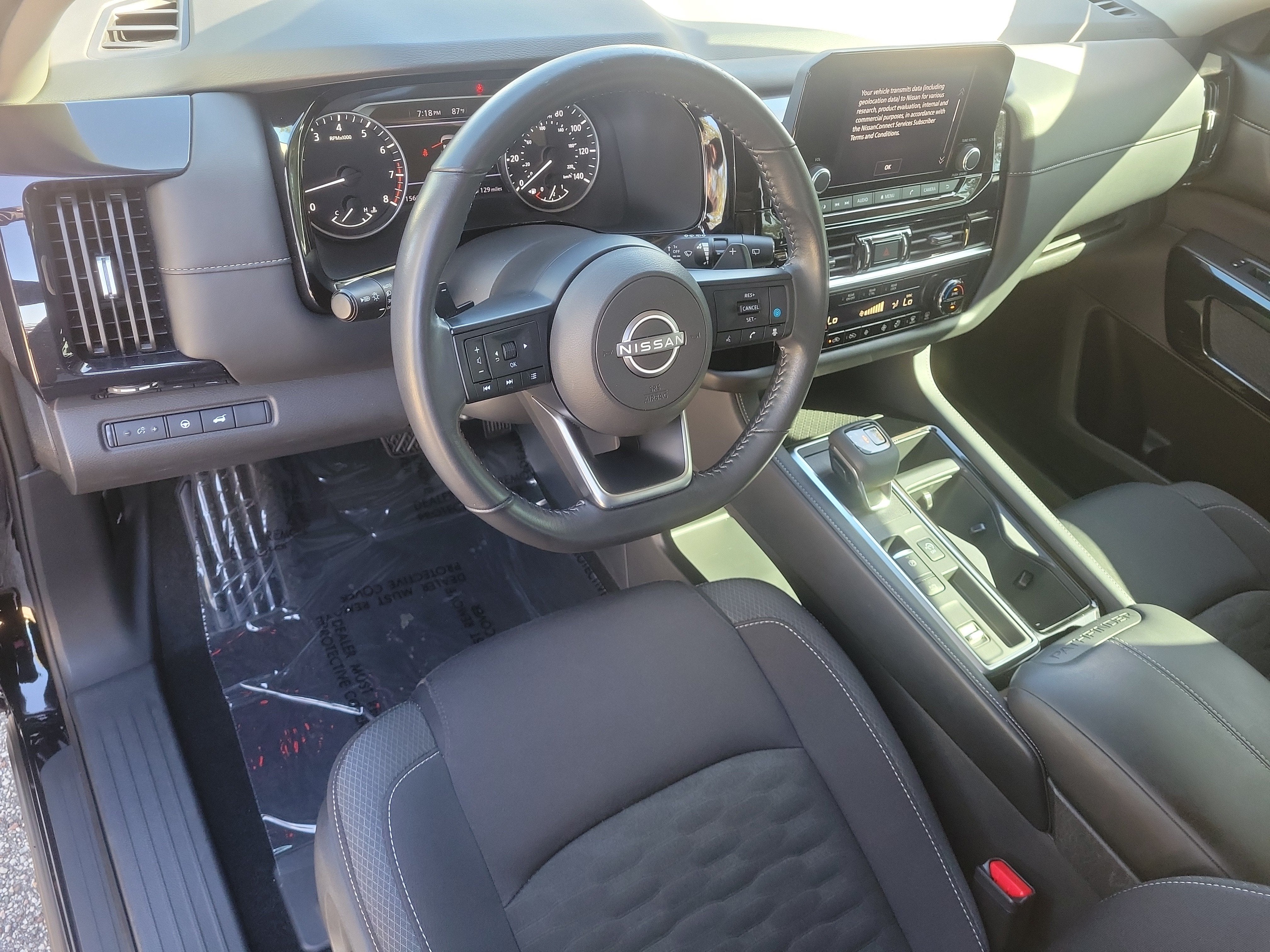 2025 Nissan Pathfinder SV