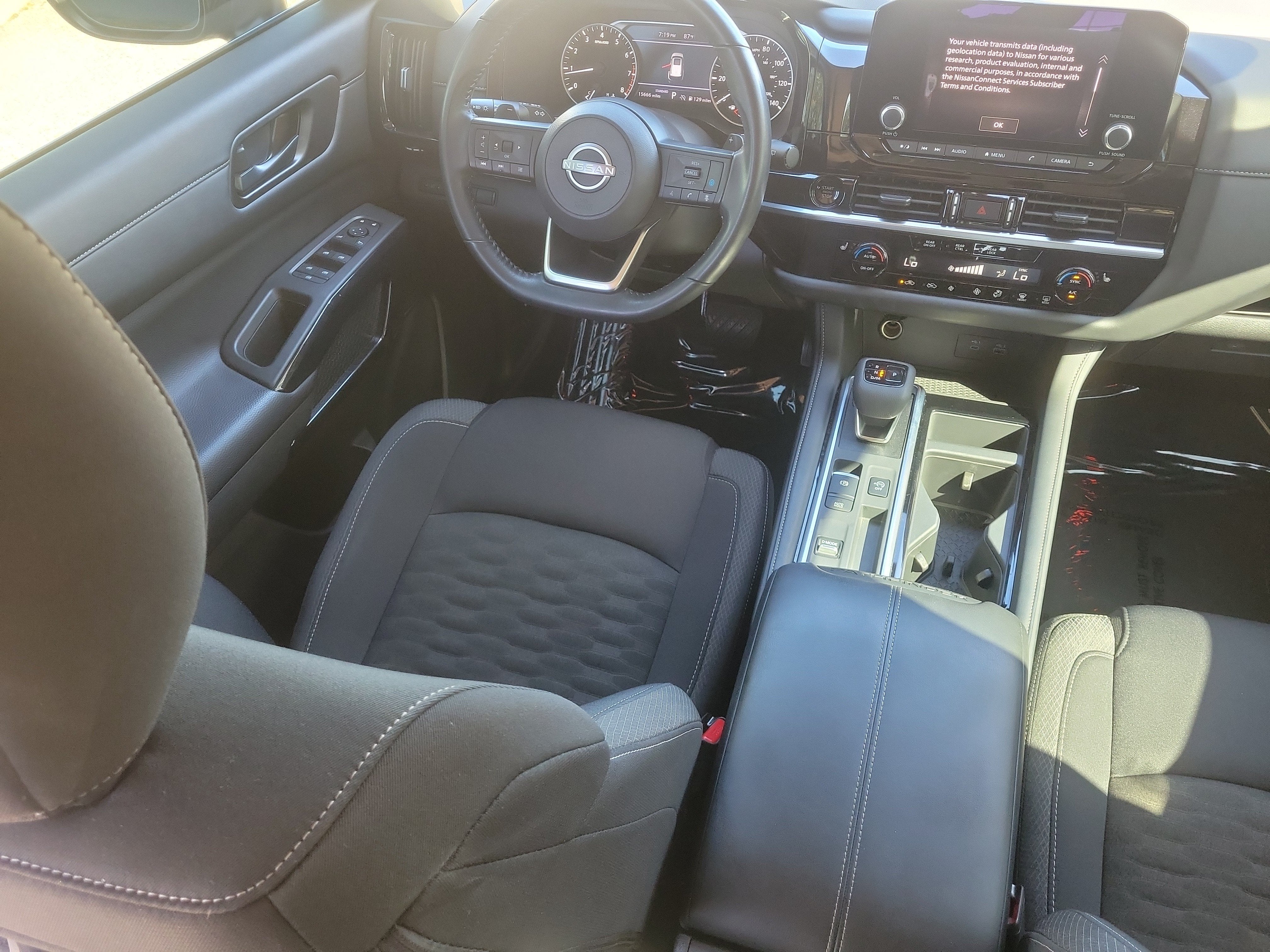 2025 Nissan Pathfinder SV