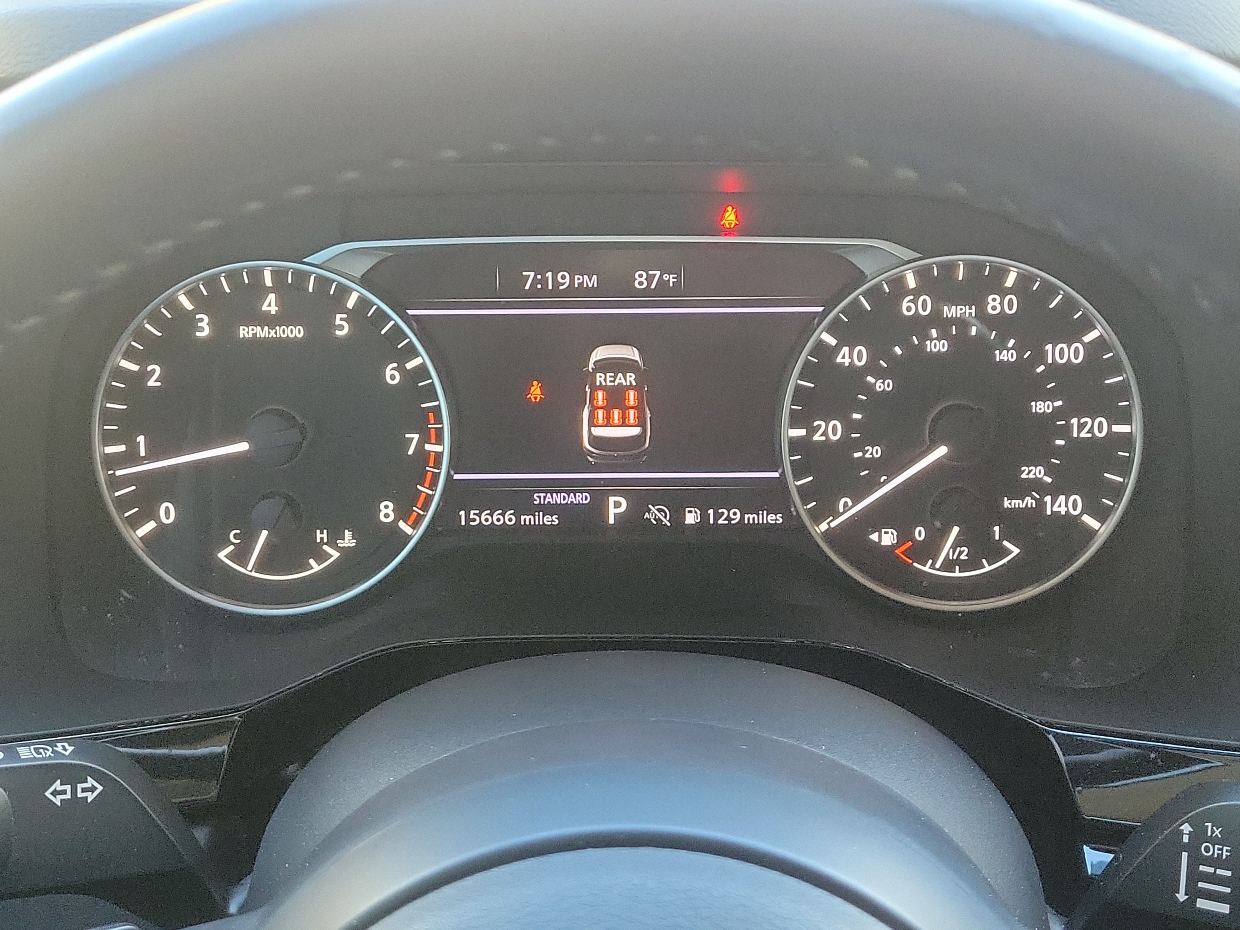 2025 Nissan Pathfinder SV