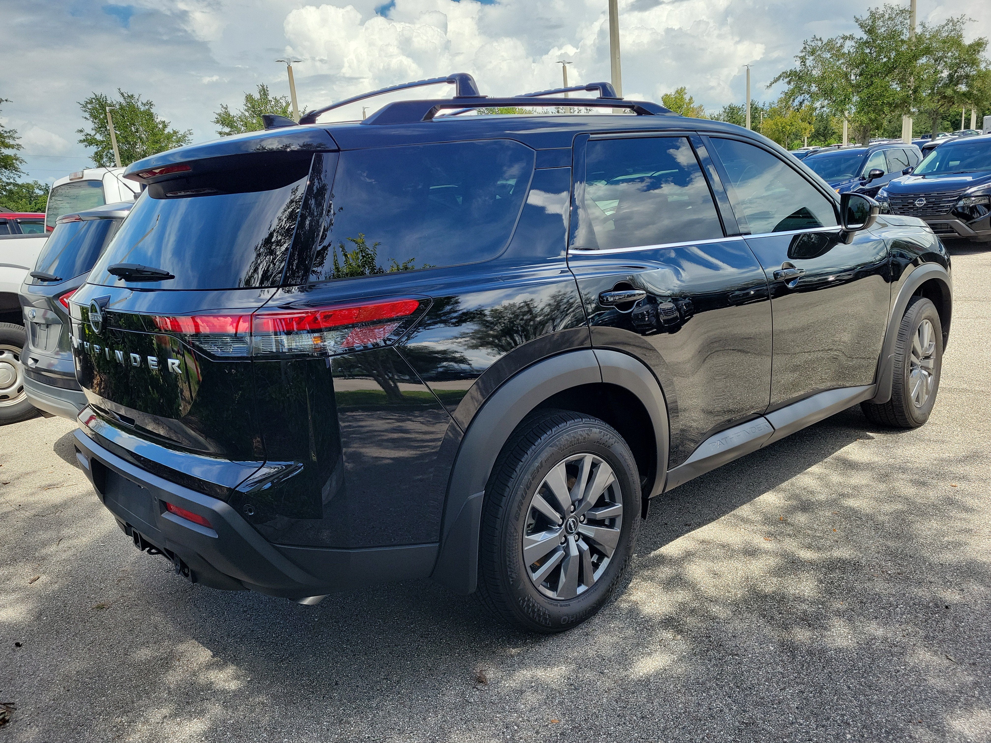 2025 Nissan Pathfinder SV