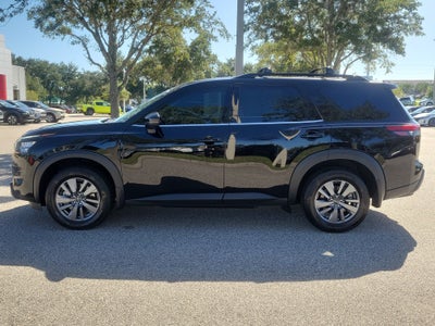 2025 Nissan Pathfinder SV