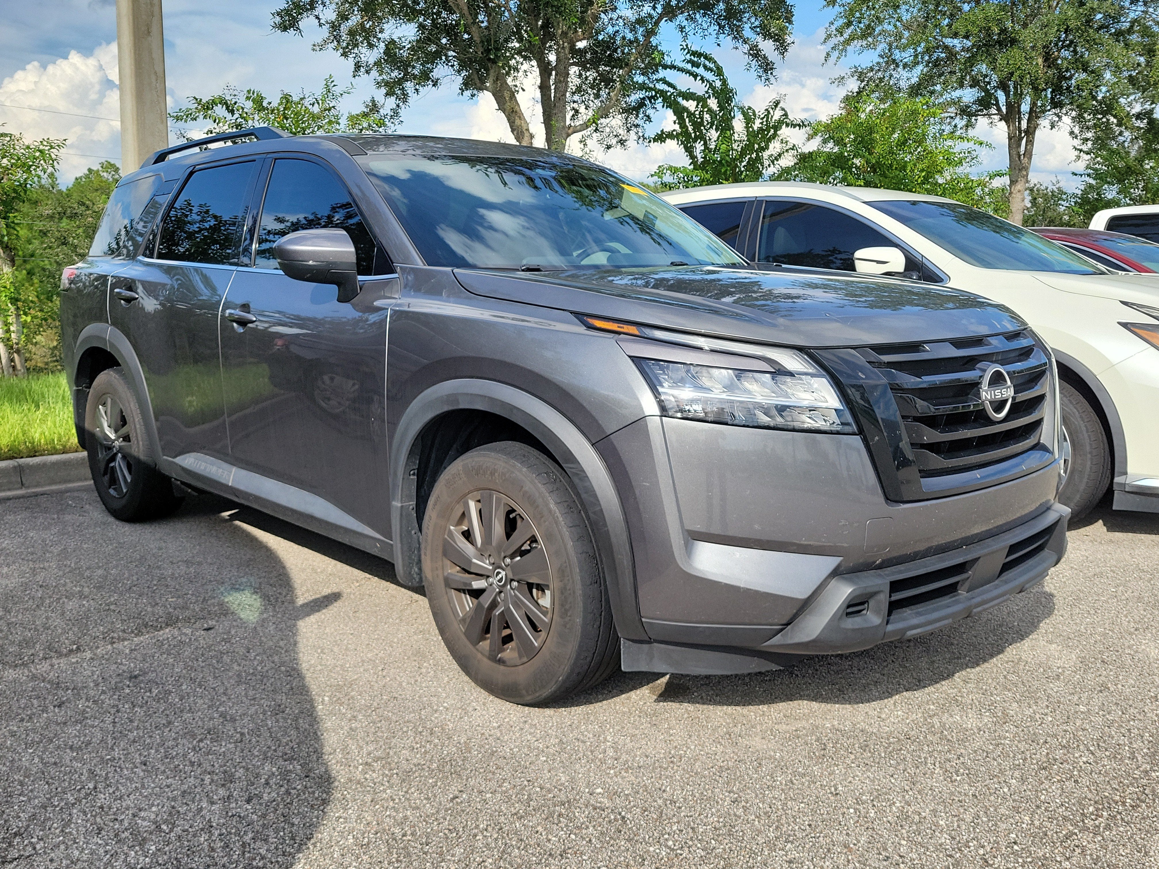 2022 Nissan Pathfinder SV