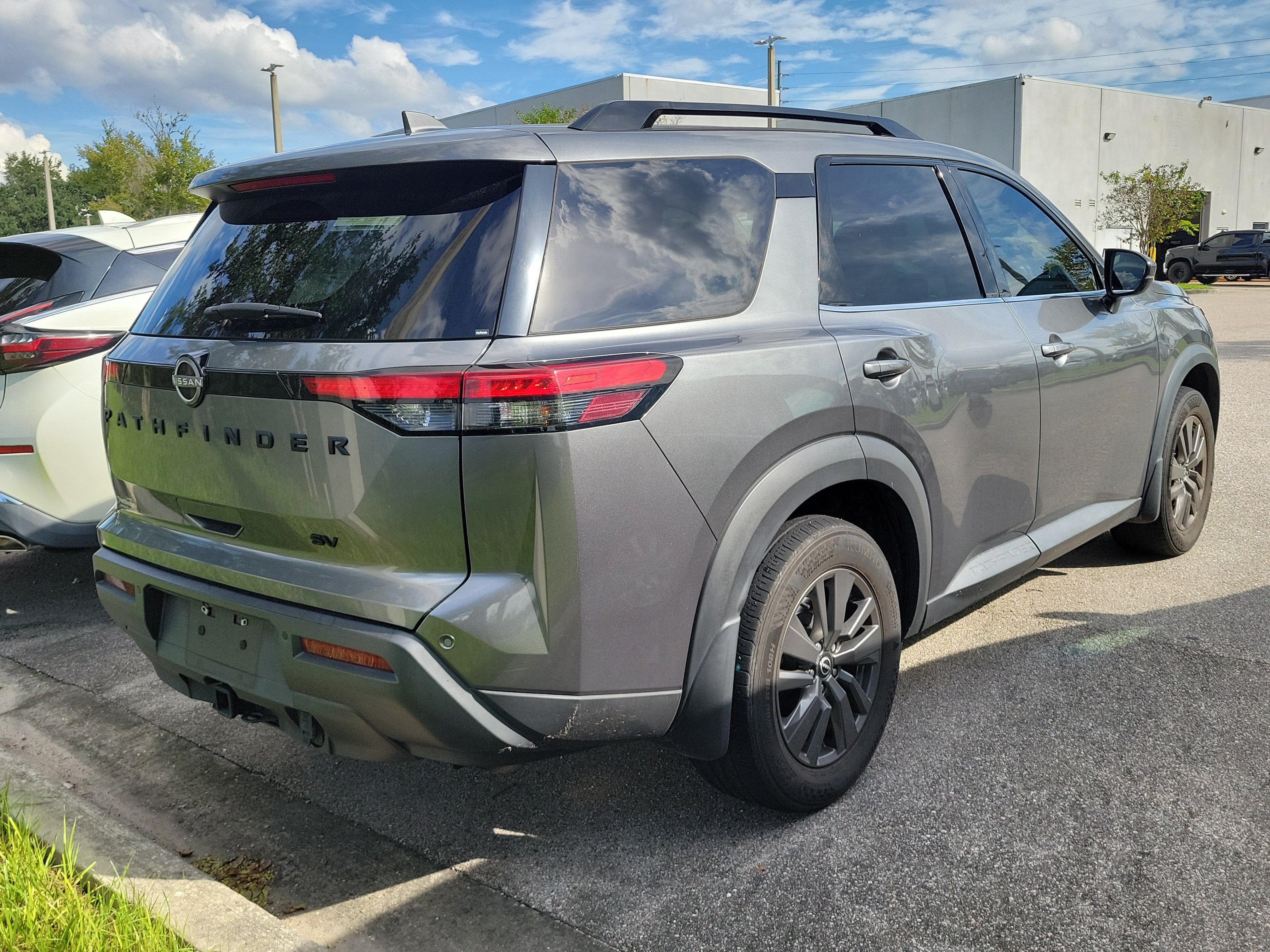 2022 Nissan Pathfinder SV