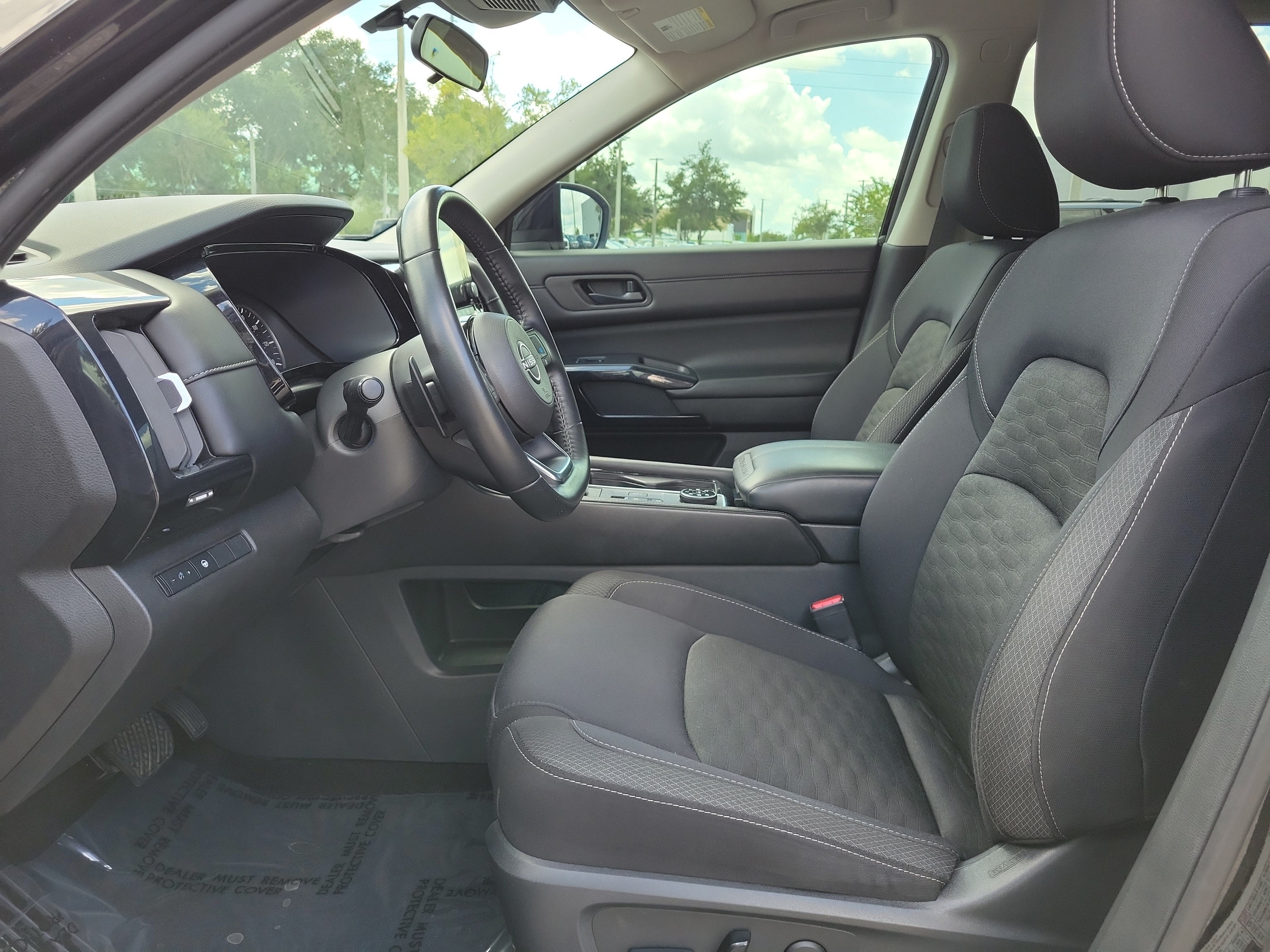 2023 Nissan Pathfinder SV