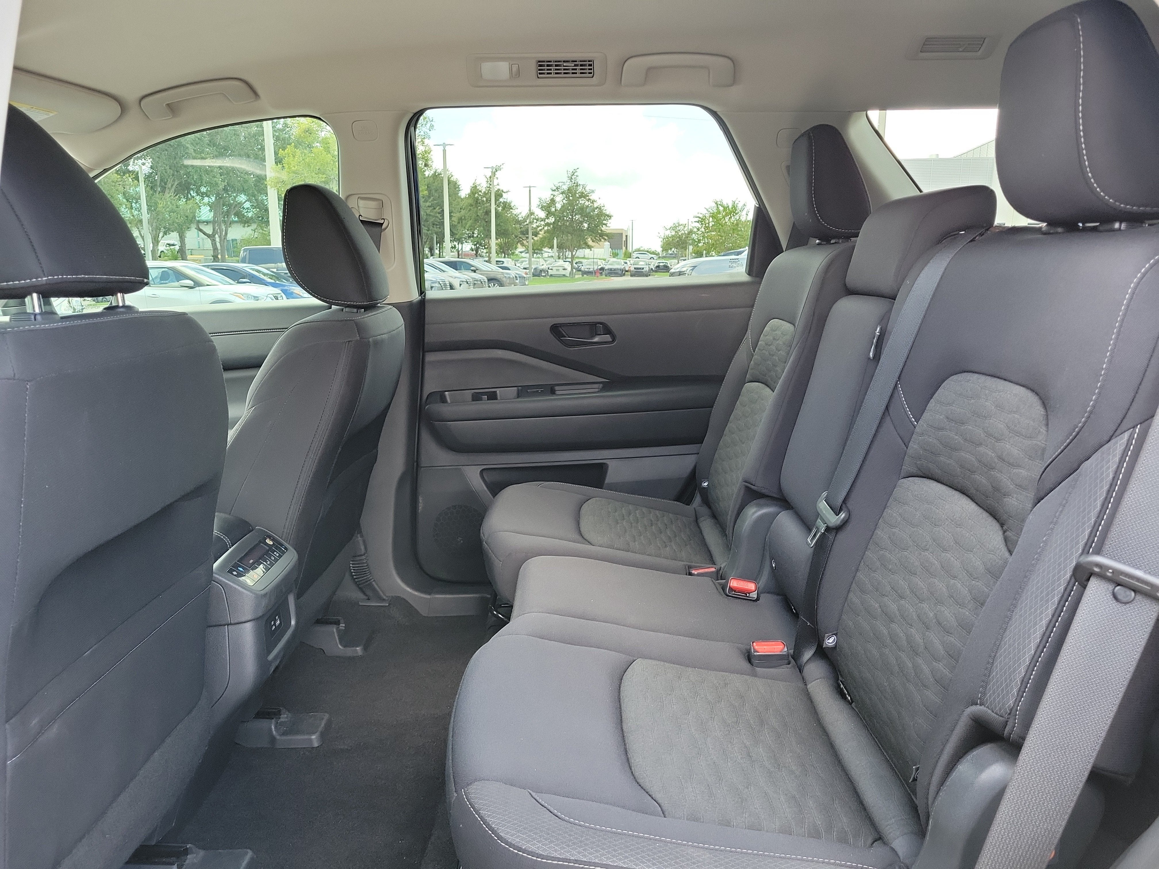 2023 Nissan Pathfinder SV