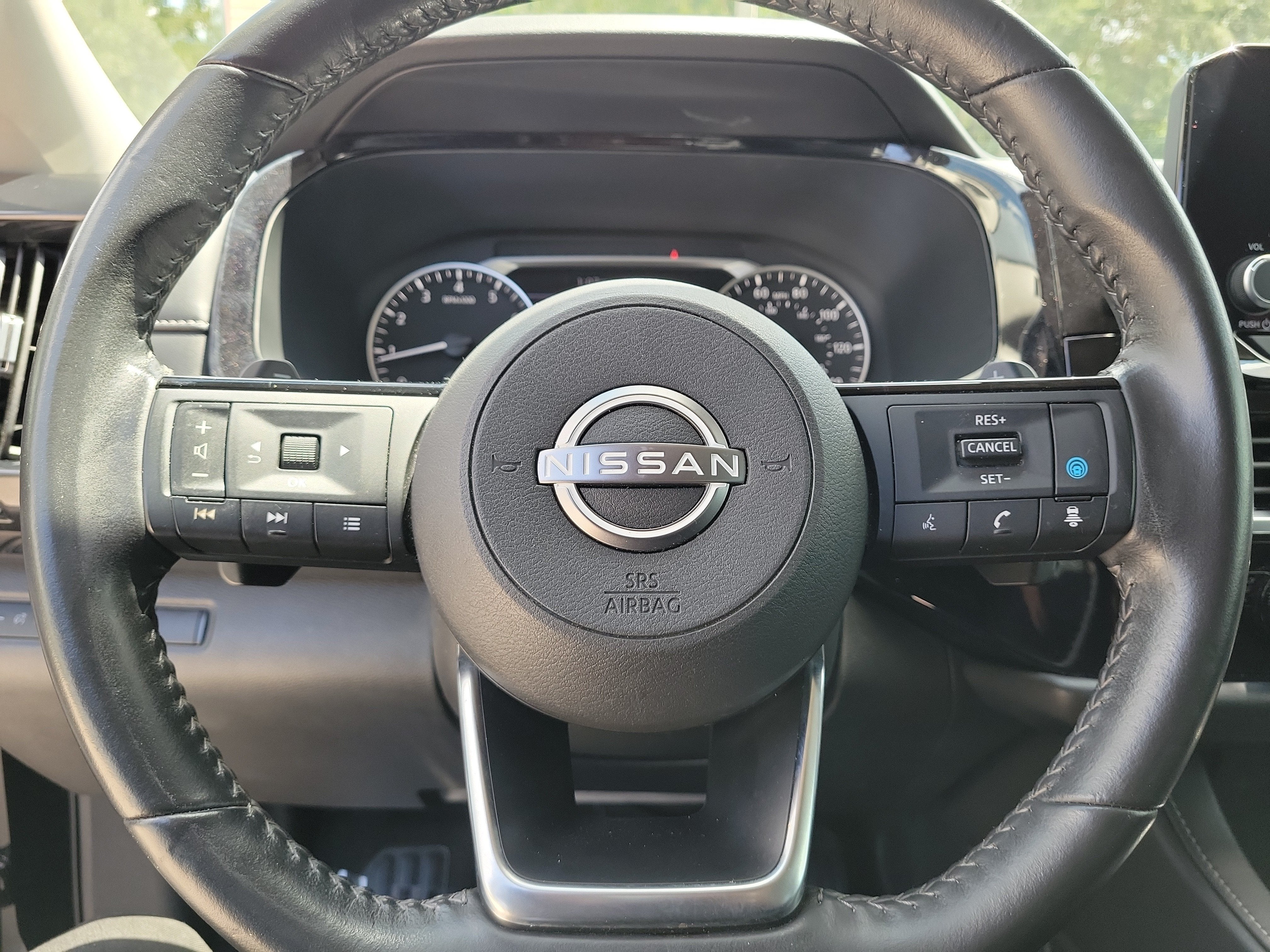 2023 Nissan Pathfinder SV
