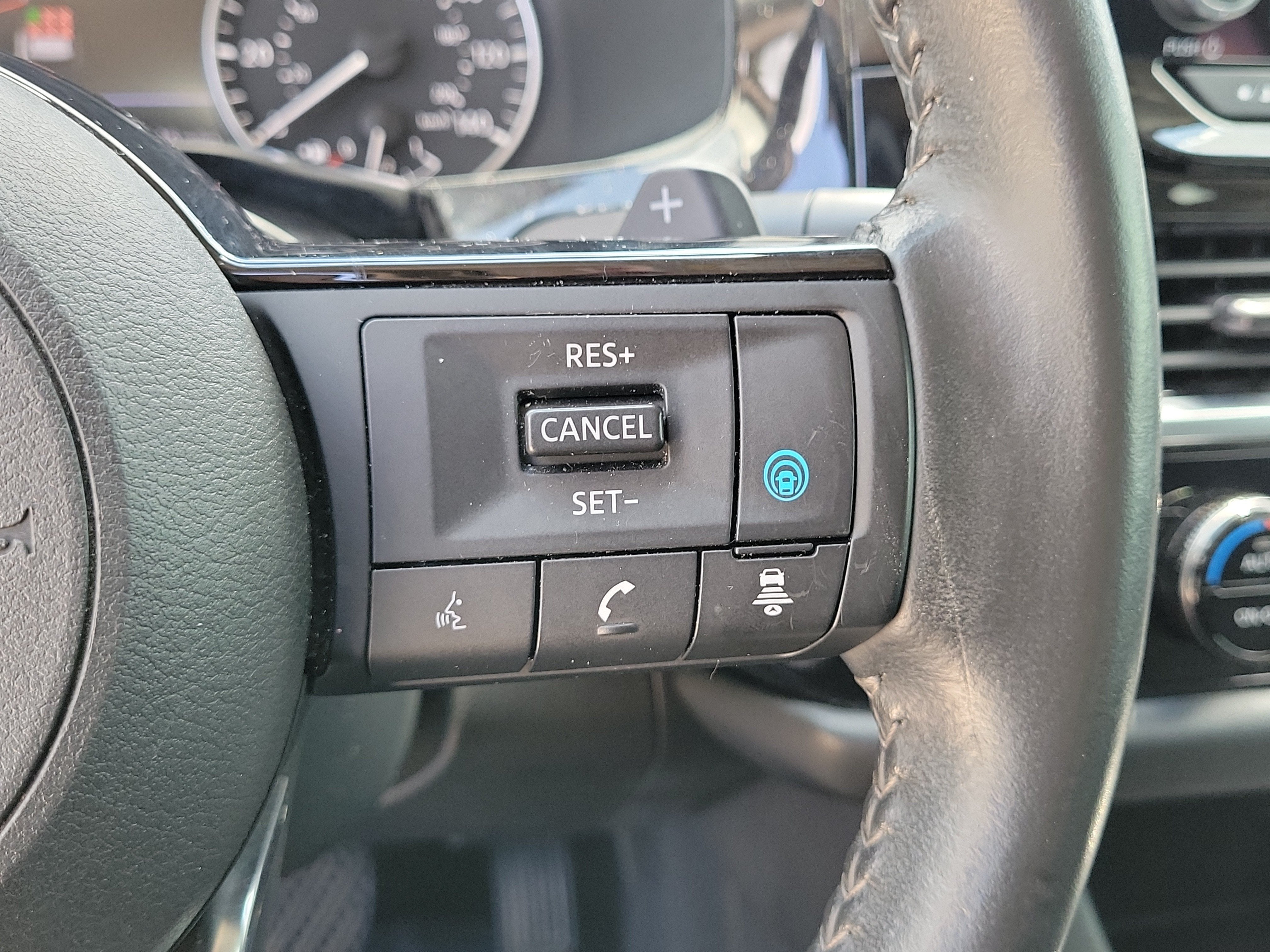 2023 Nissan Pathfinder SV