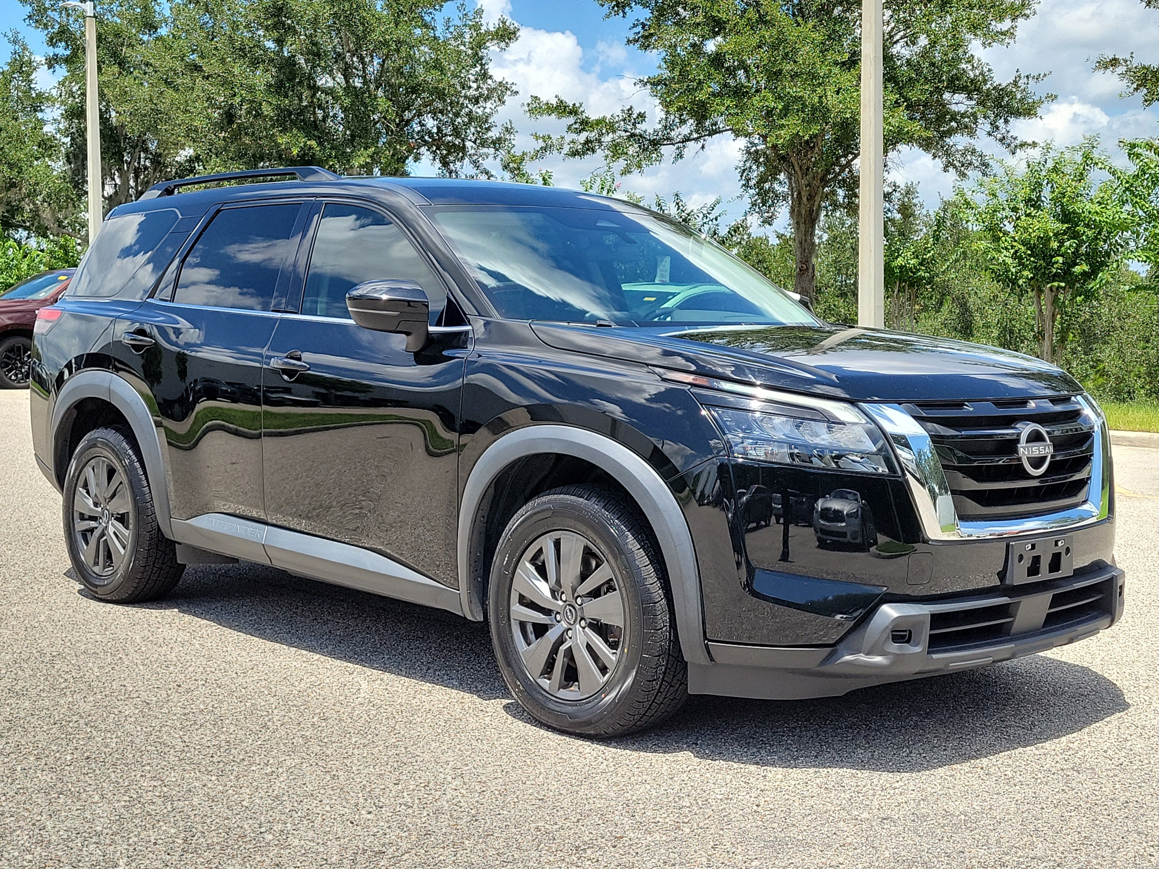 2023 Nissan Pathfinder SV