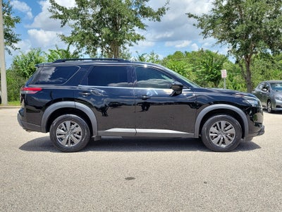 2023 Nissan Pathfinder SV