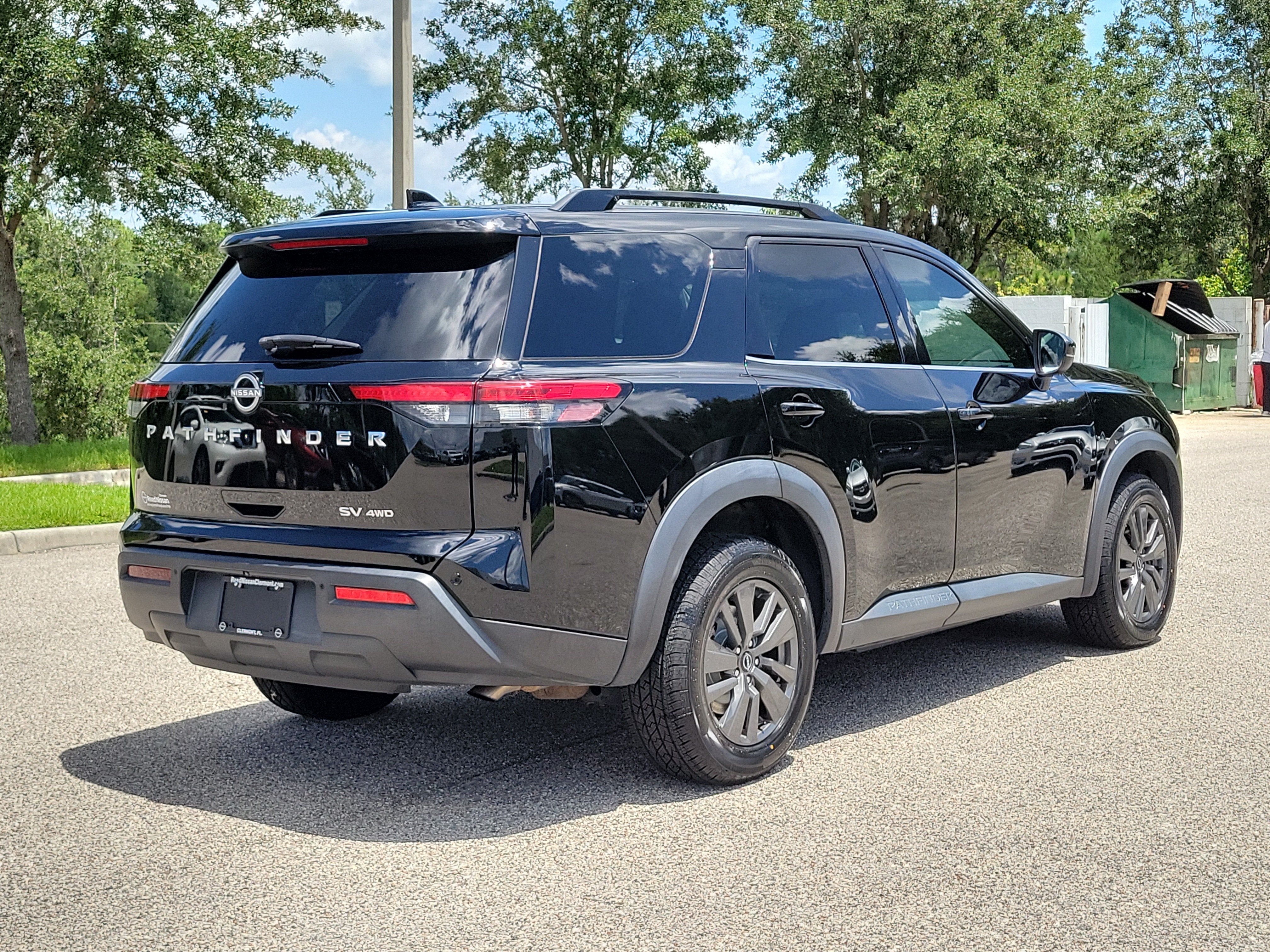 2023 Nissan Pathfinder SV