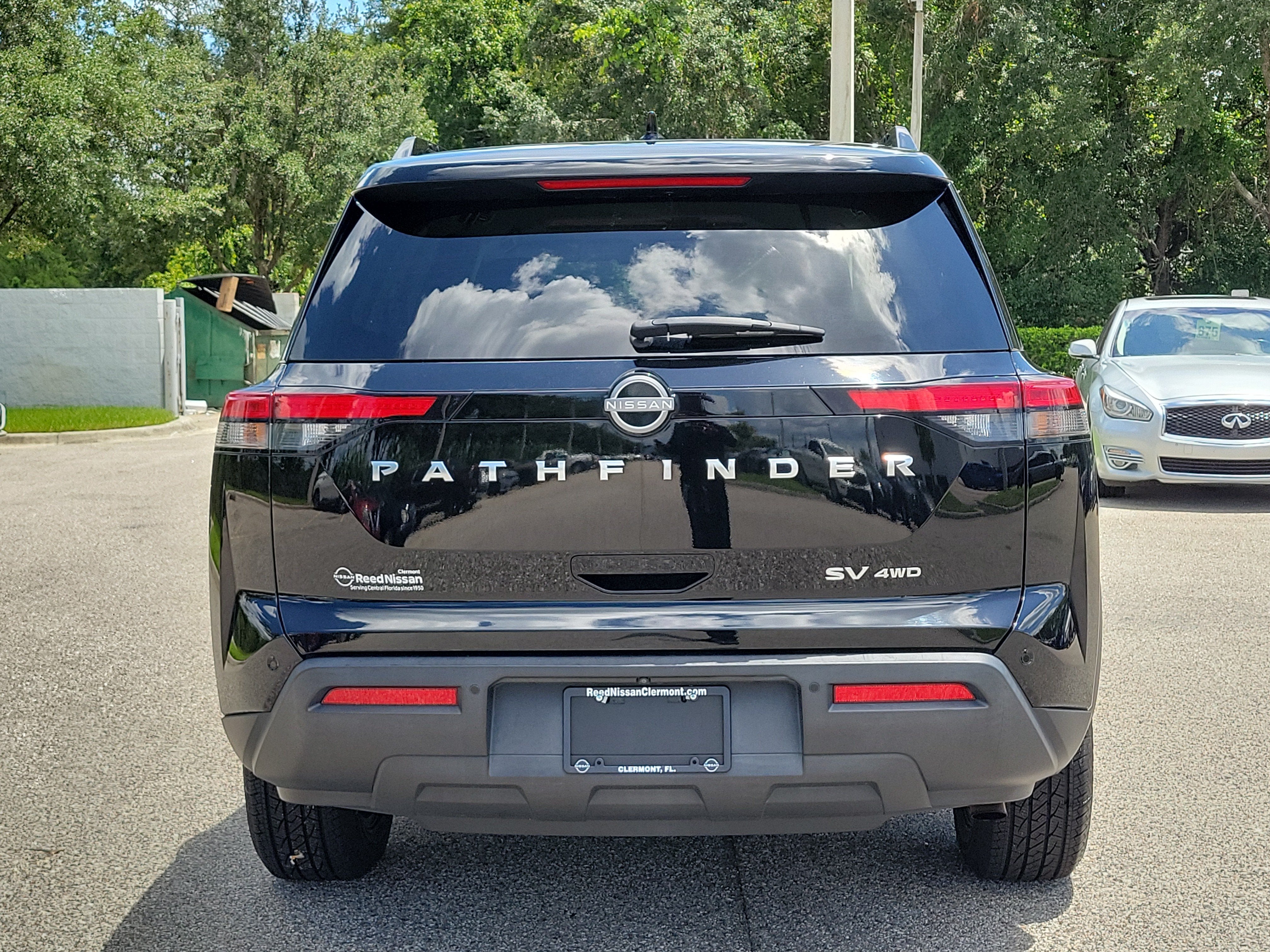 2023 Nissan Pathfinder SV