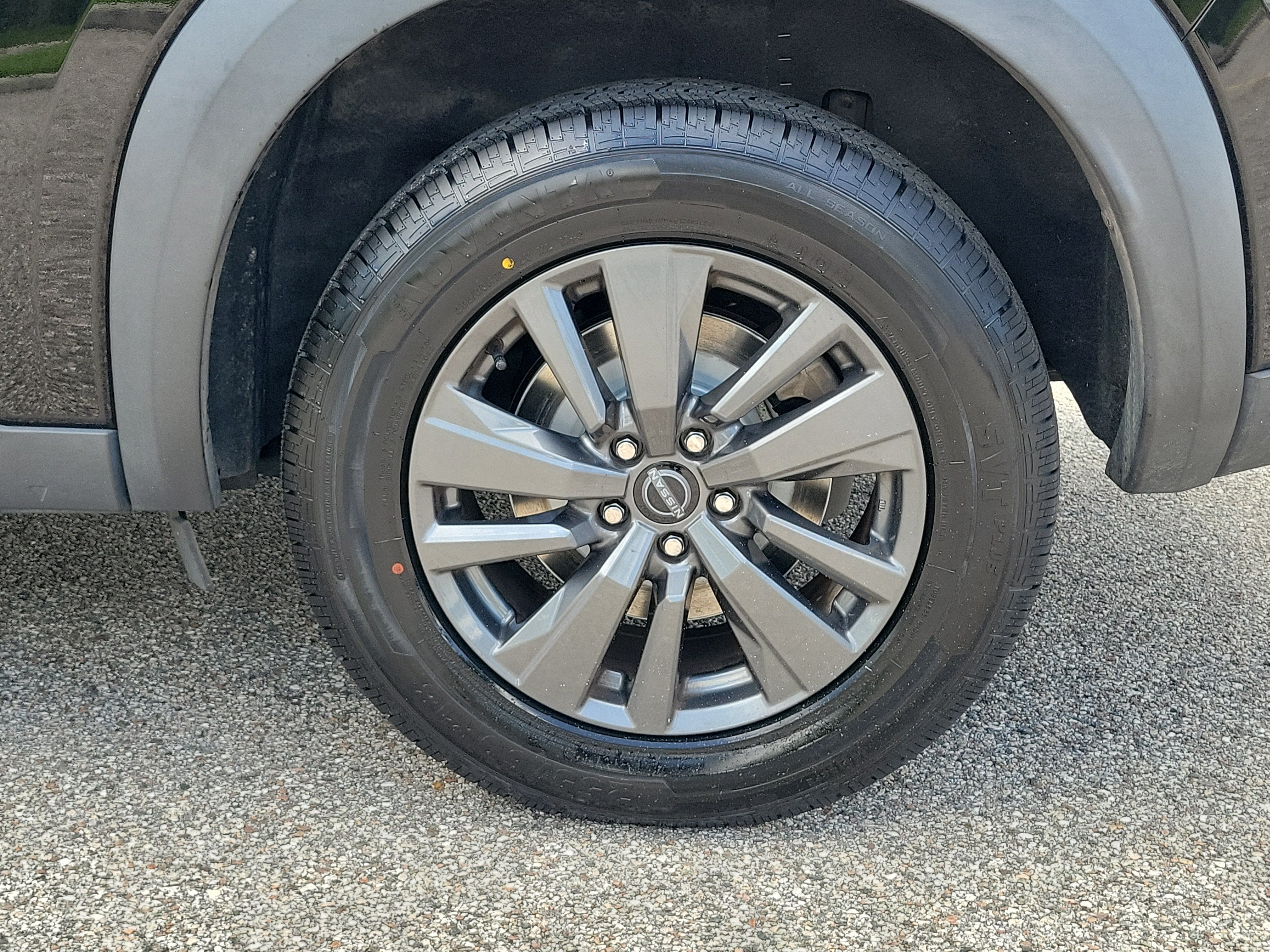 2023 Nissan Pathfinder SV