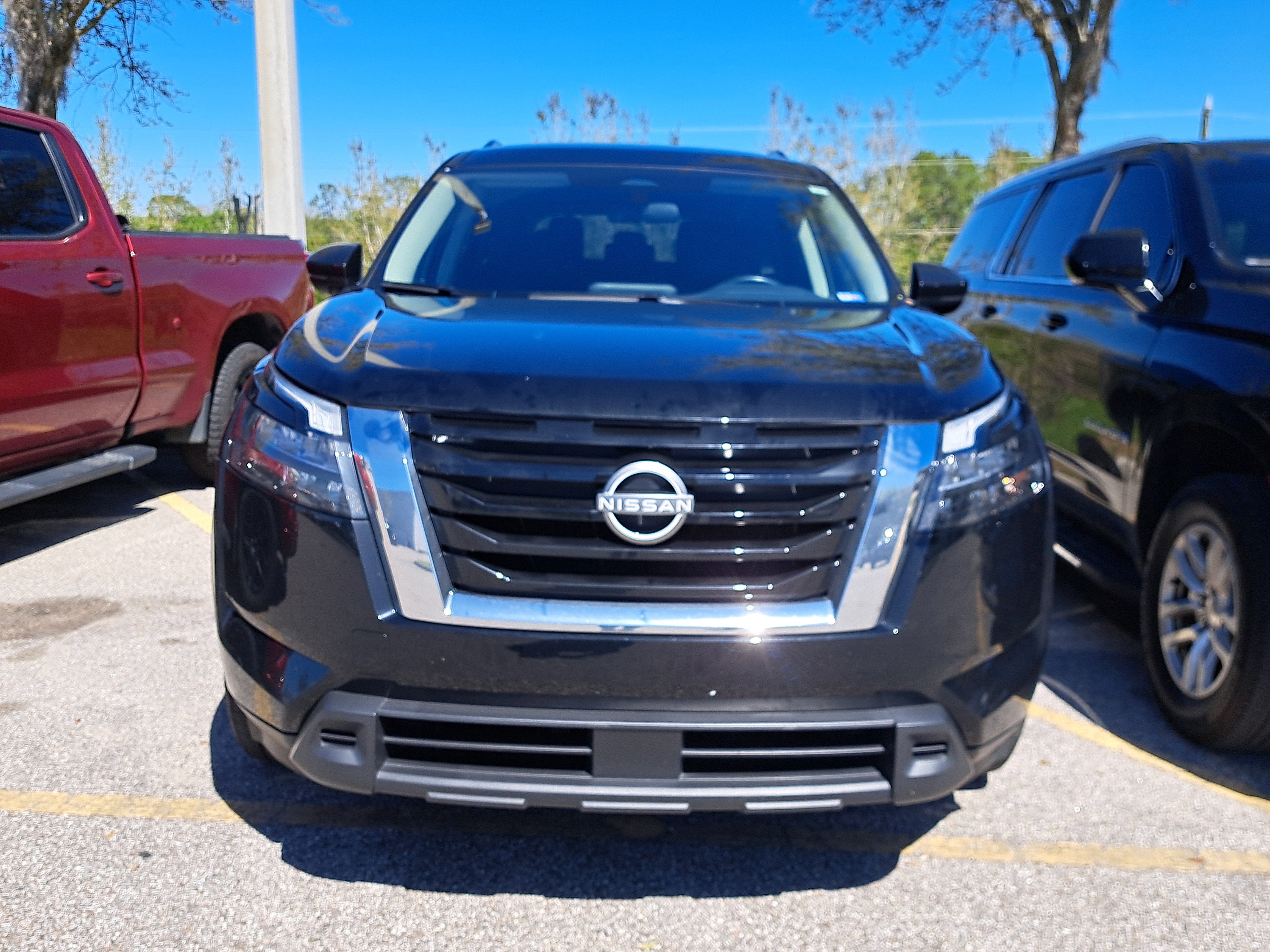 2024 Nissan Pathfinder SV