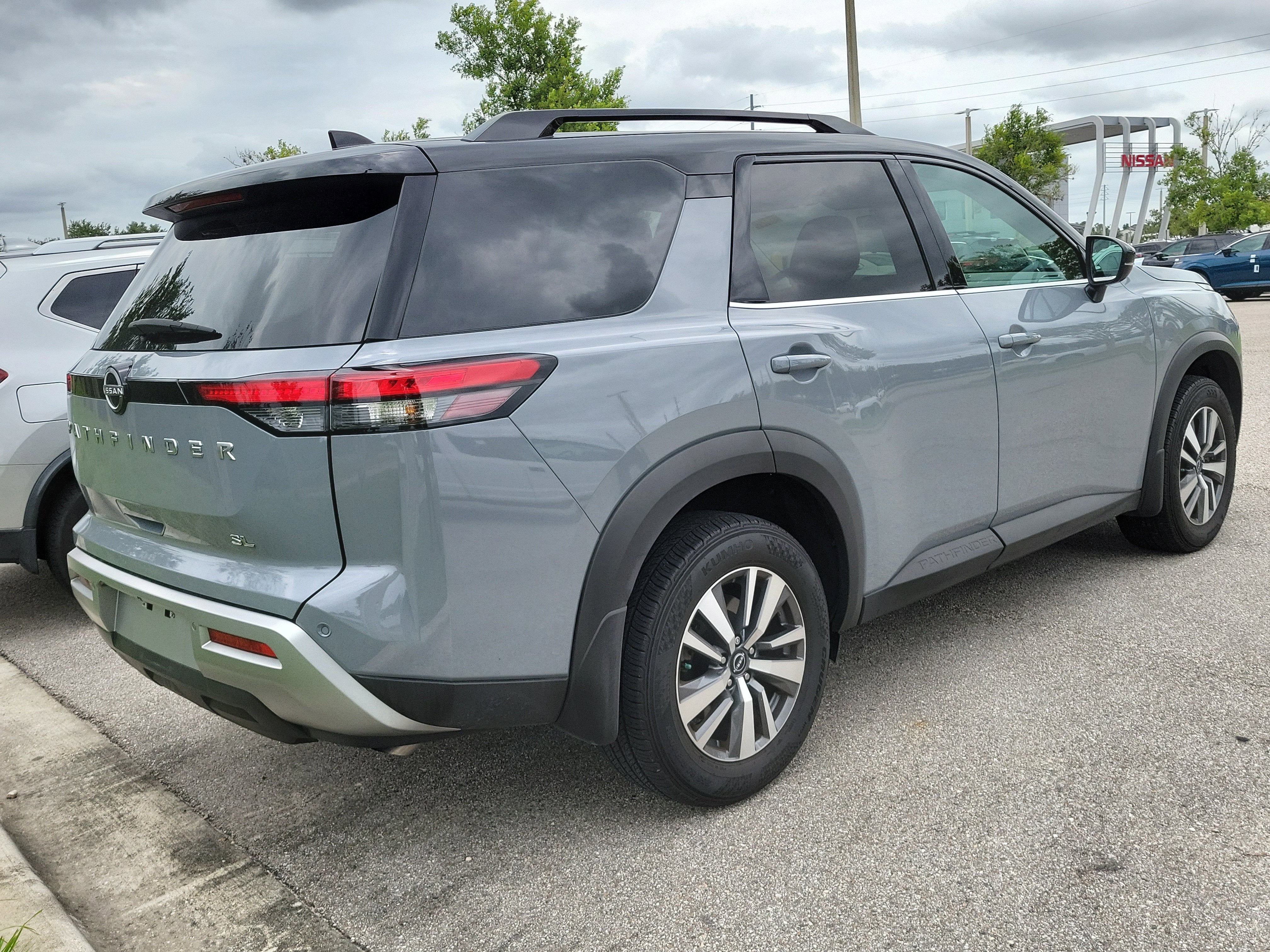 2024 Nissan Pathfinder SL